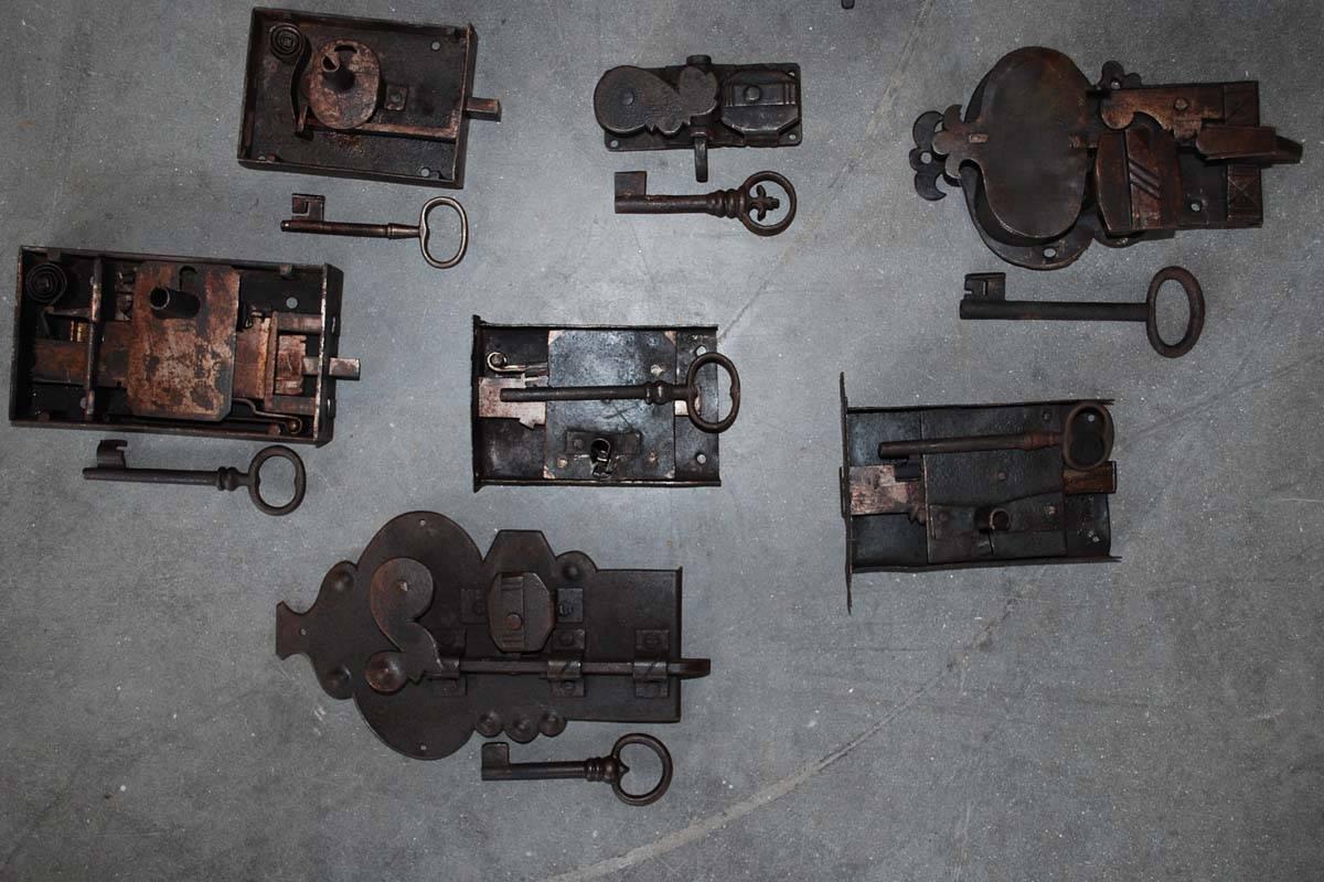 Allemand Collection de 13 serrures allemandes en acier forgé en vente