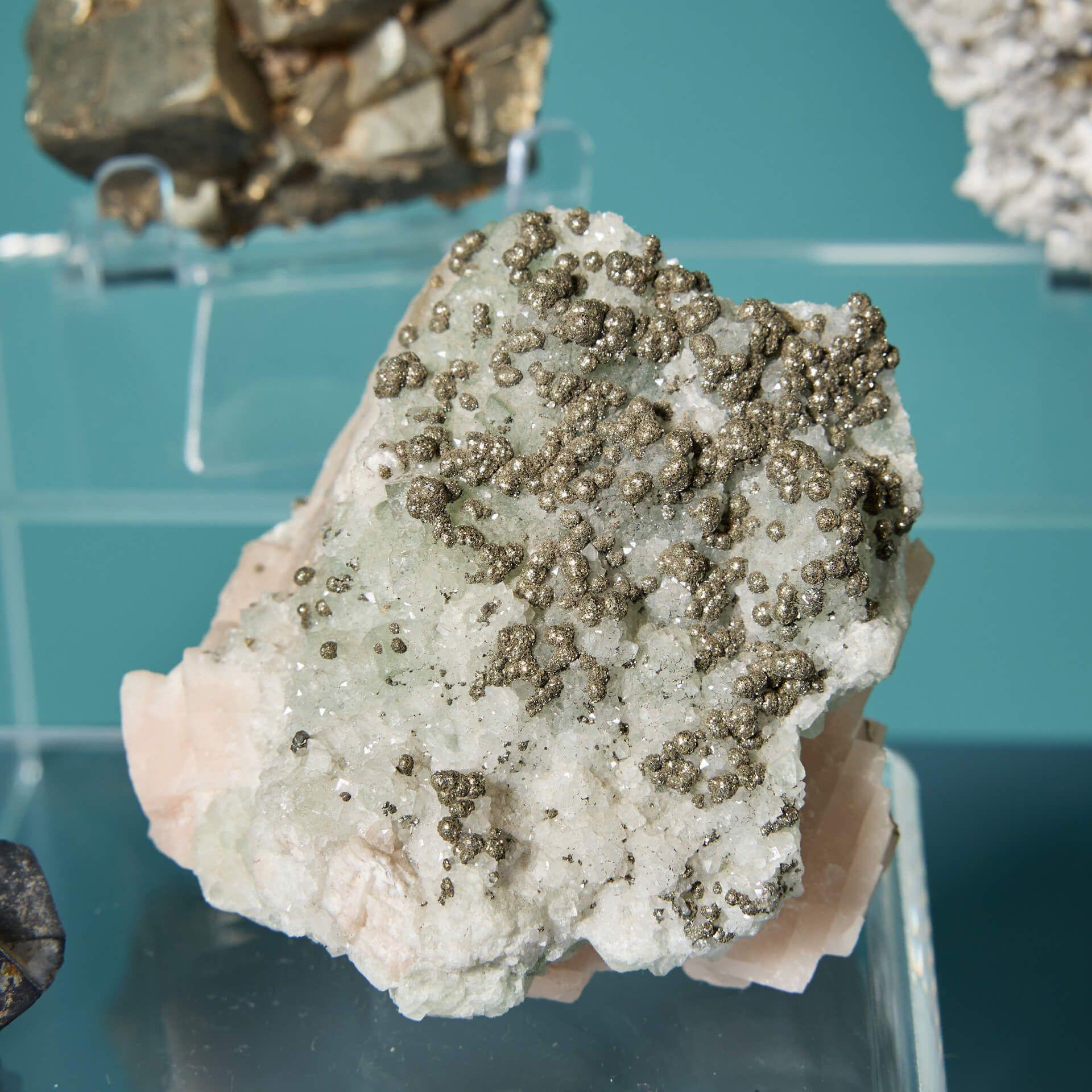 Collection of 13 Prehistoric Mineral Specimens including Pyrite & Galena In Fair Condition For Sale In Wormelow, Herefordshire