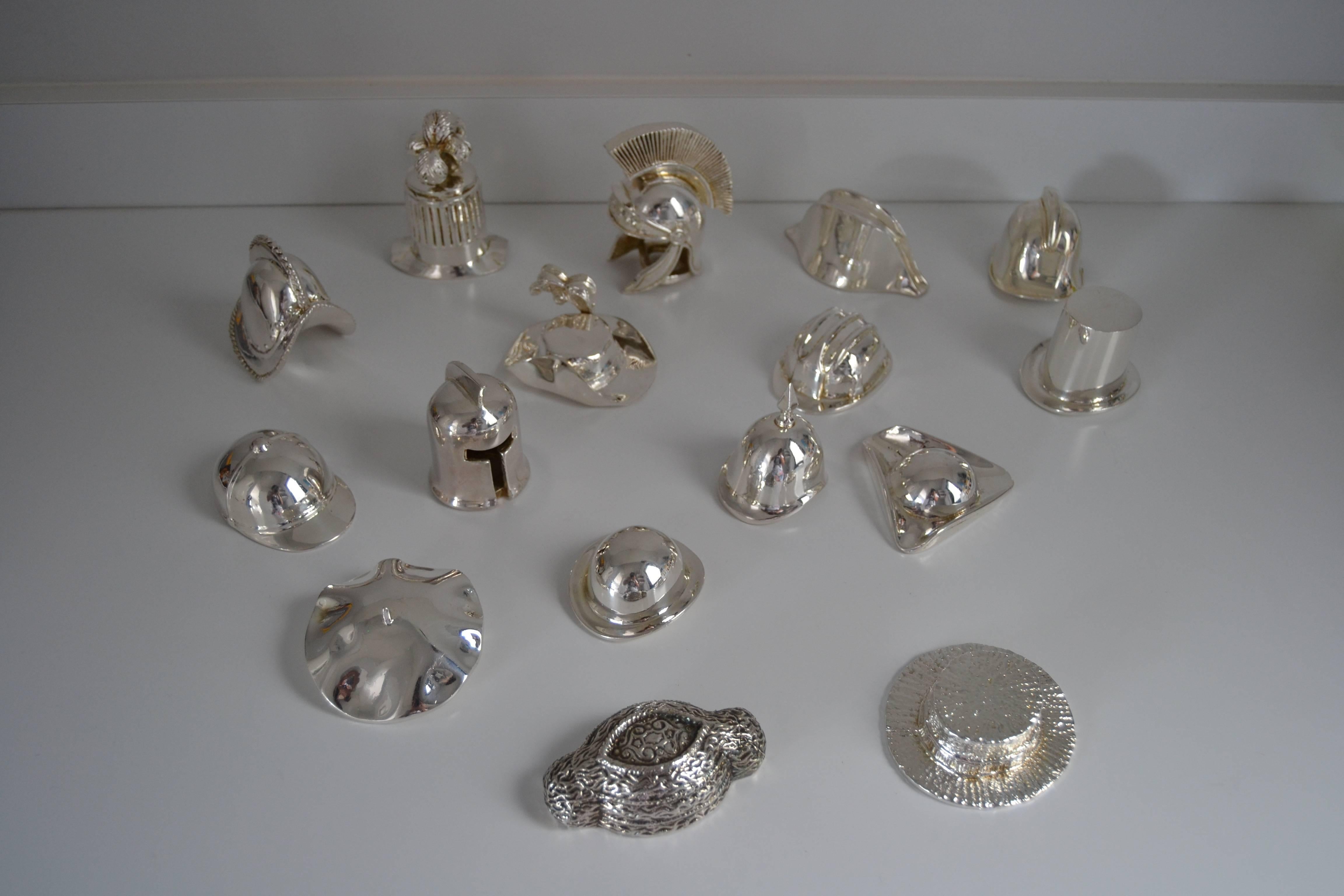 Collection of 16 Hats in Silvered Bronze In Excellent Condition In Saint-Ouen, FR