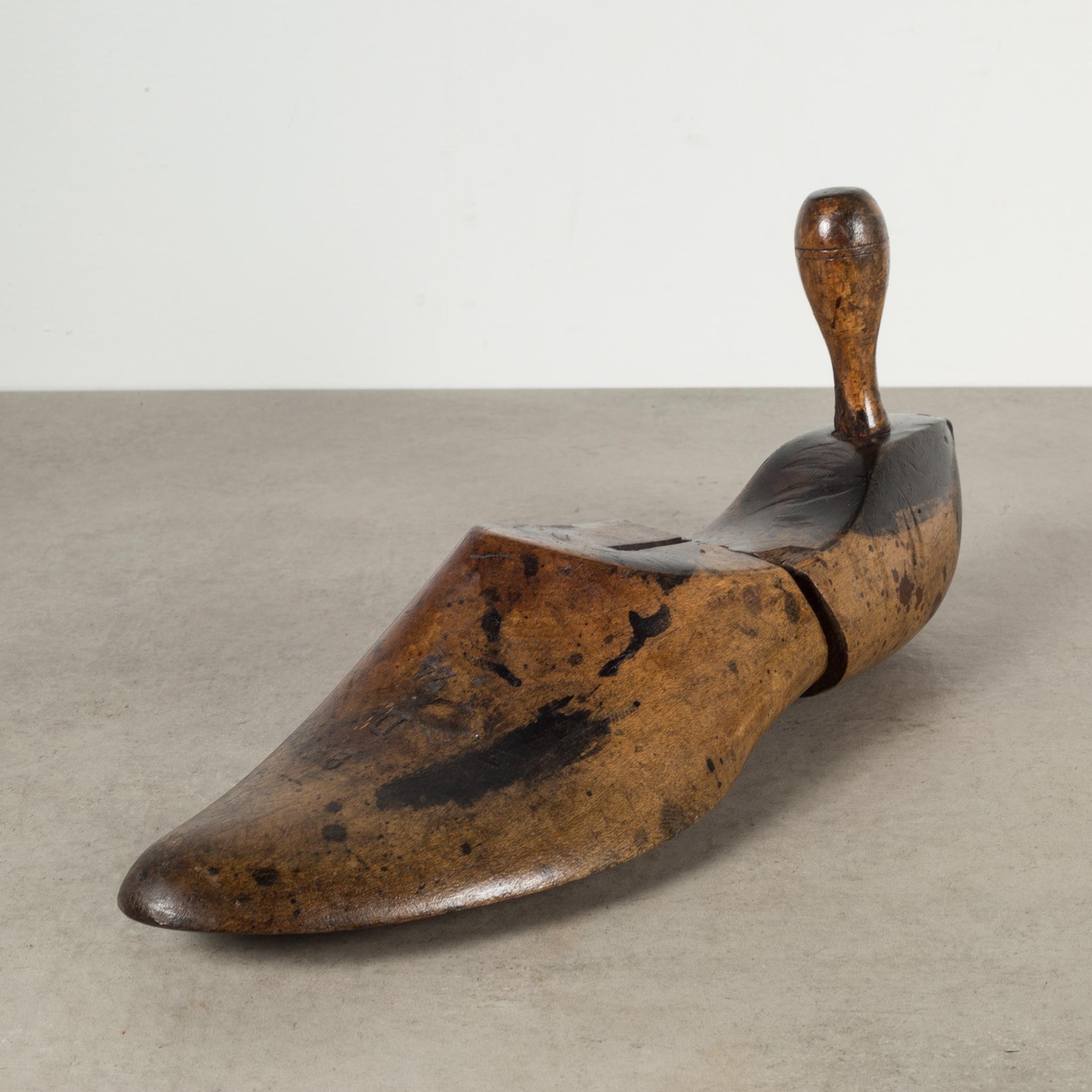 Collection of 17 Antique Wooden Shoe Forms, c.1920 In Good Condition In San Francisco, CA