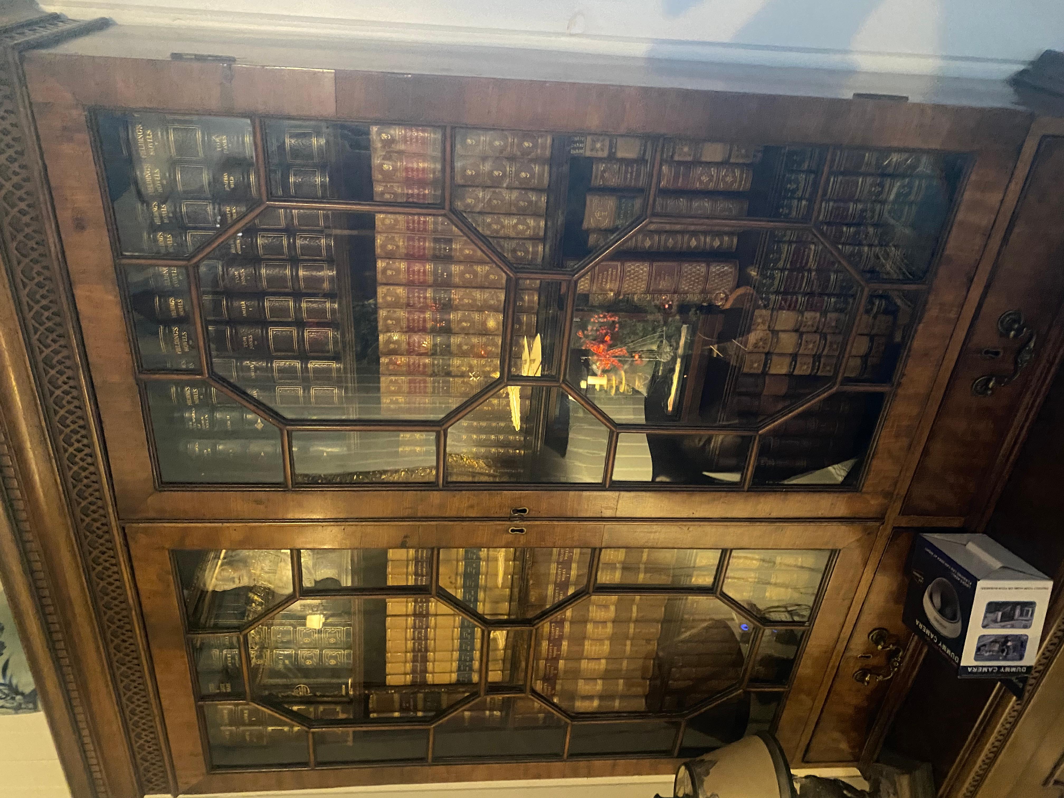 Papier Collectional de 17 livres anglais reliés en cuir et ornés d'outils dorés, vendus comme un ensemble. en vente