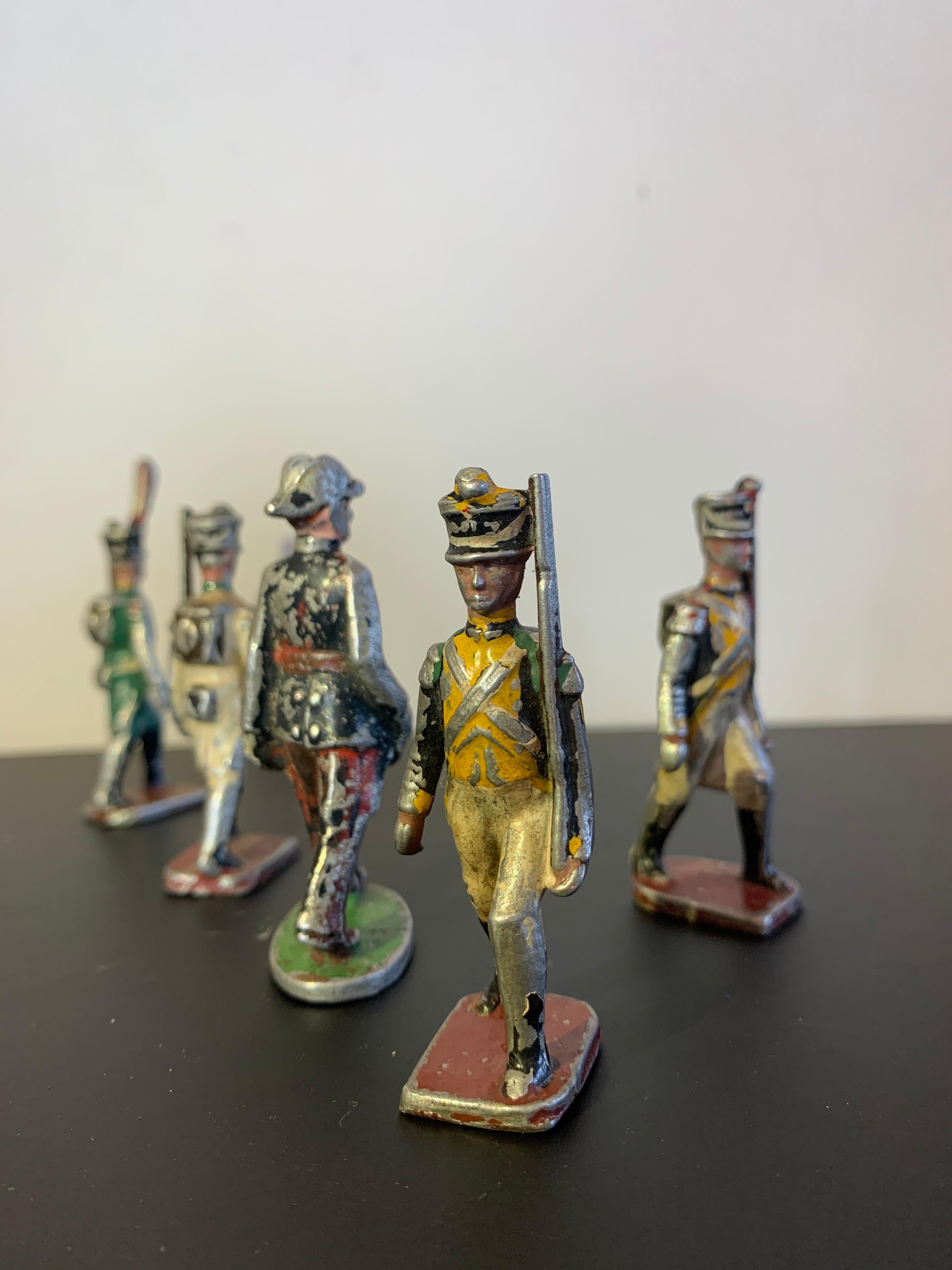 Collection of 17 Small Lead Soldiers from French and English Regiments For Sale 4