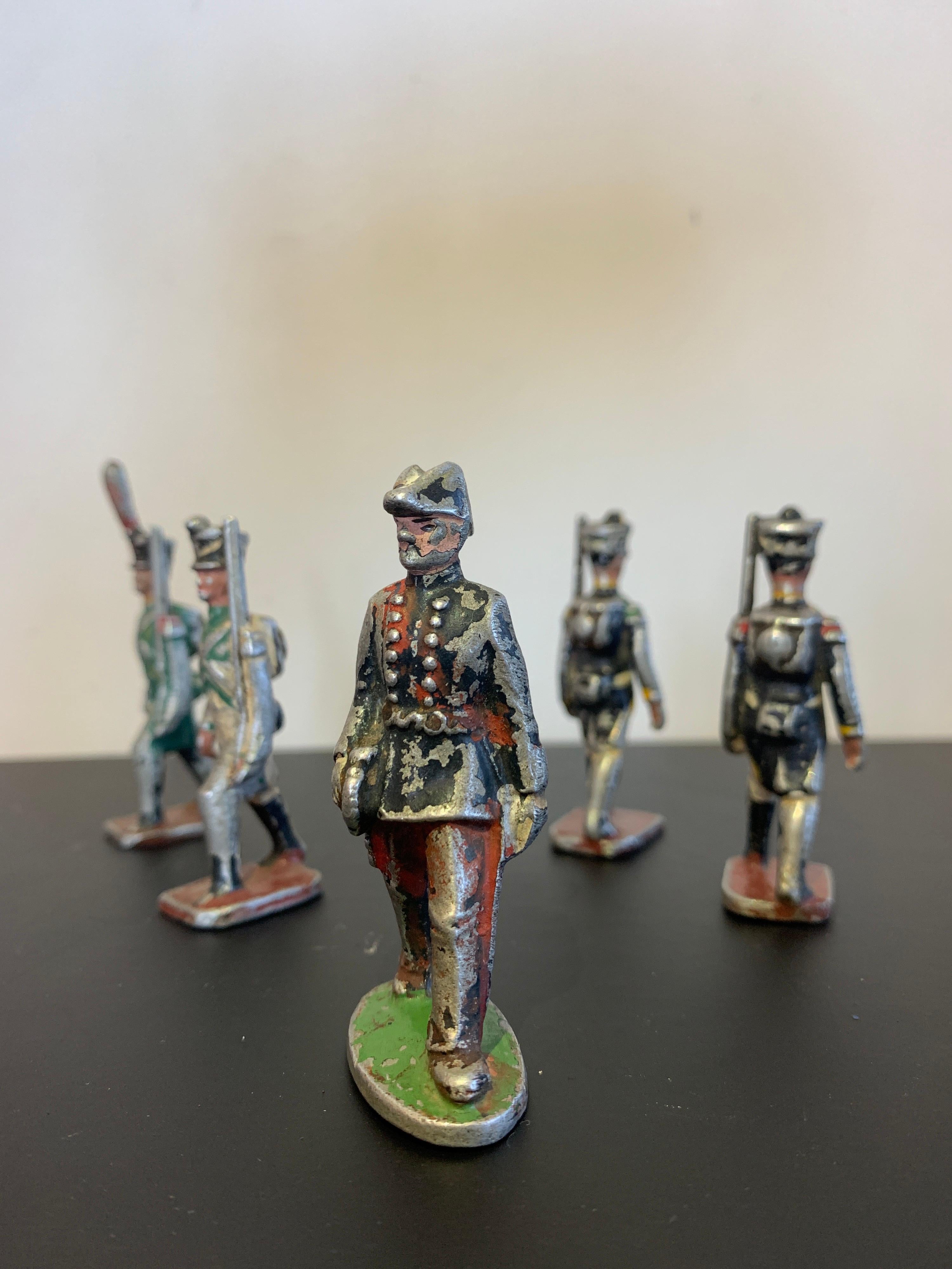 Collection of 17 Small Lead Soldiers from French and English Regiments For Sale 6