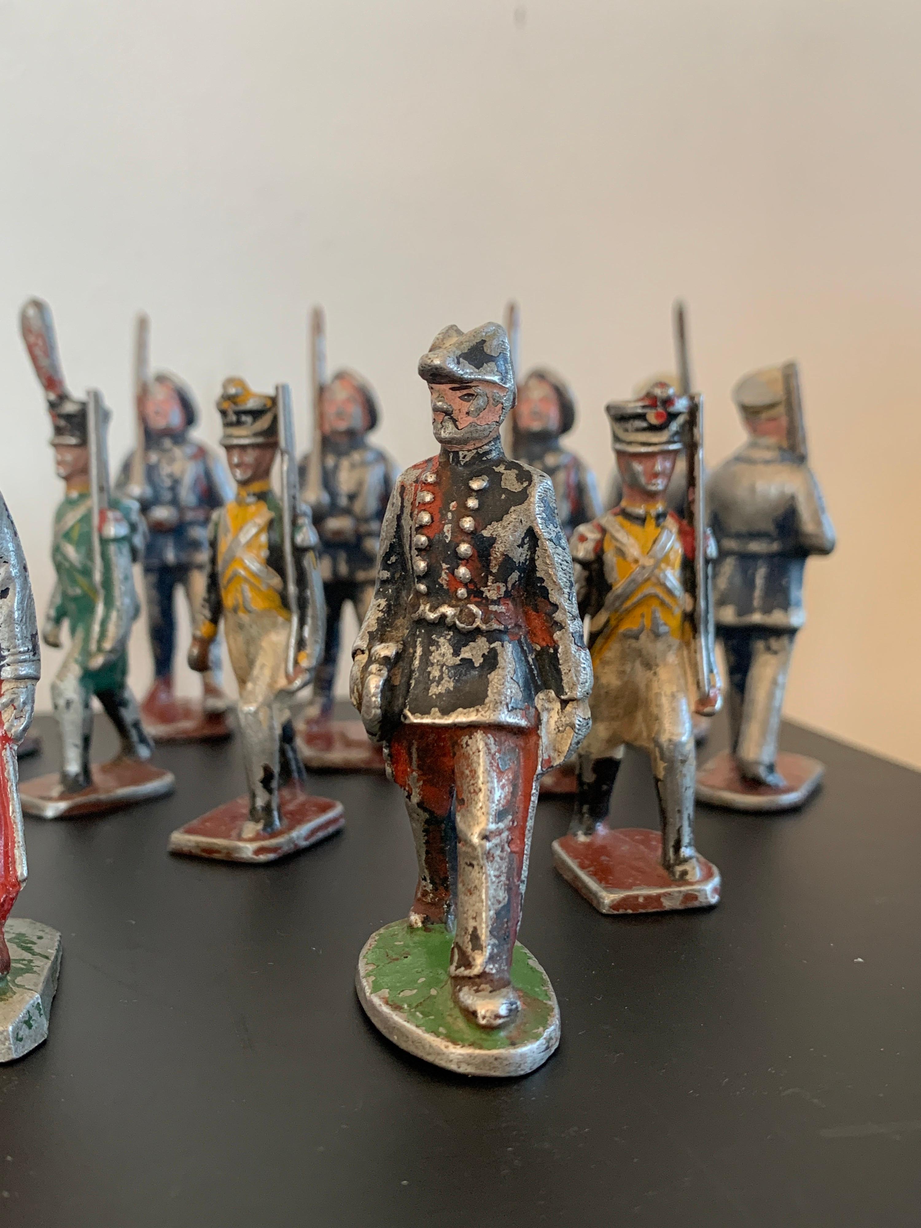 20th Century Collection of 17 Small Lead Soldiers from French and English Regiments For Sale