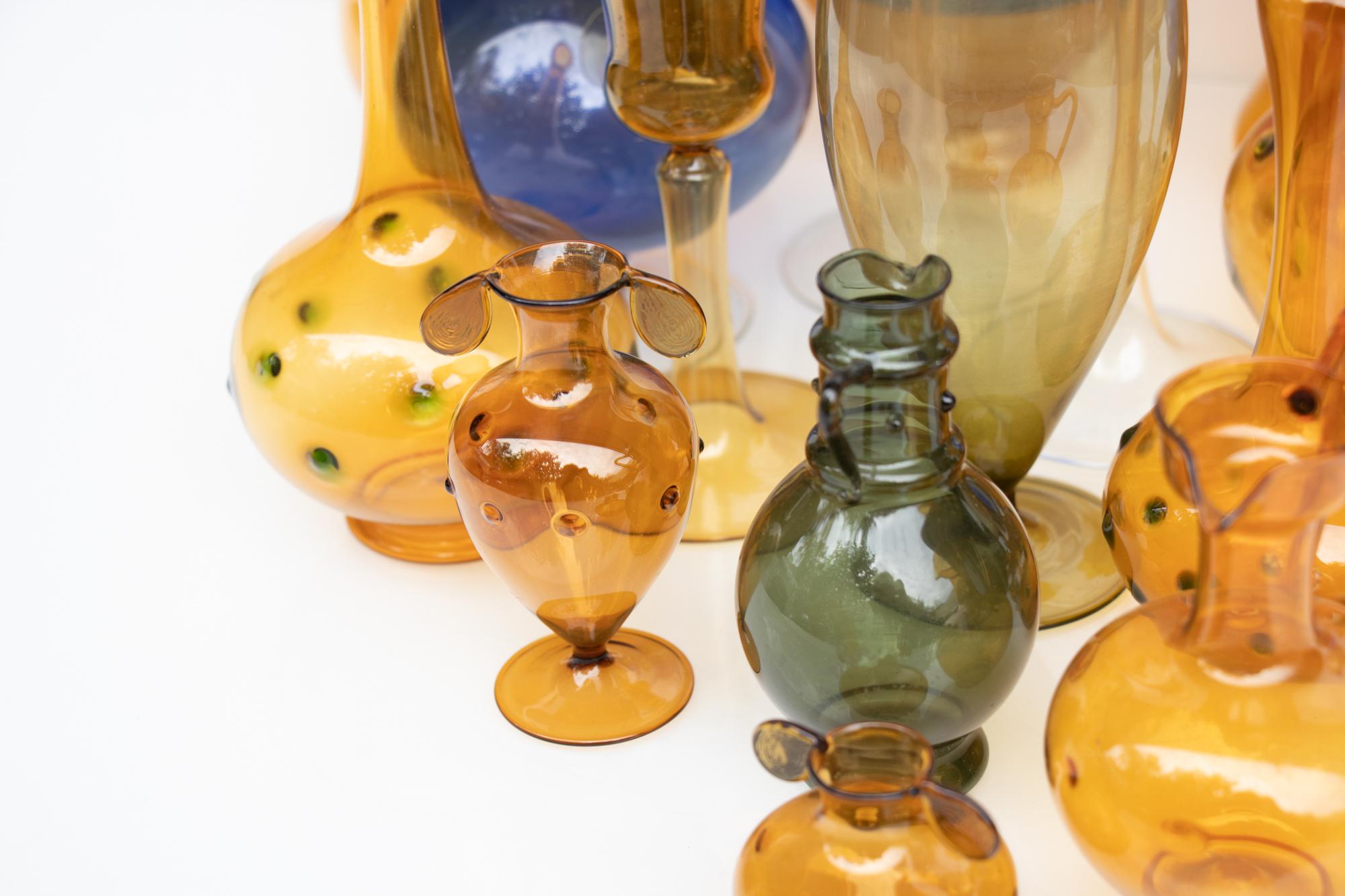 Kollektion von 18 dekorativen Glasvasen von Bimini / Lauscha (Art déco) im Angebot