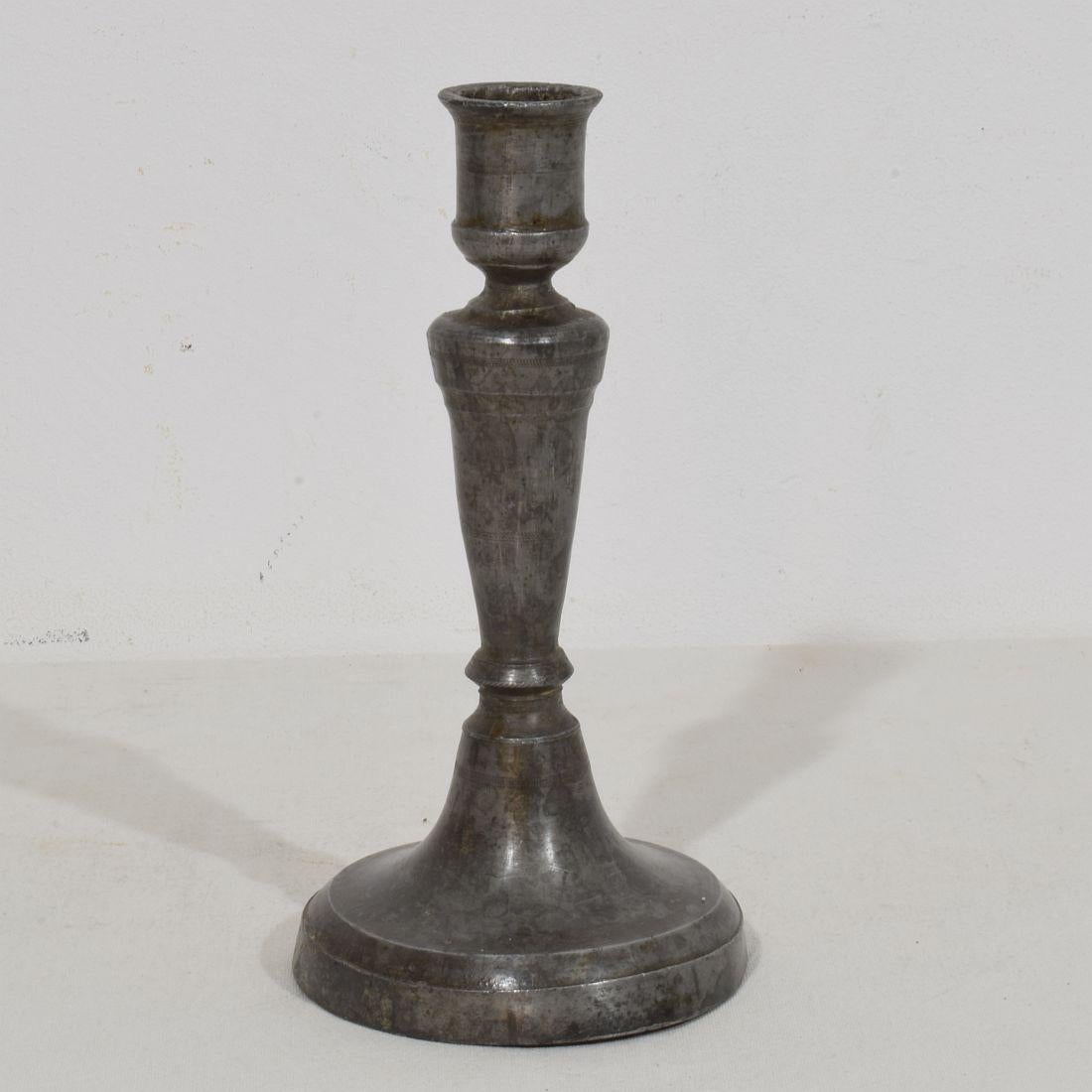 Colección de candelabros de peltre franceses de los siglos XVIII-XIX en venta 4