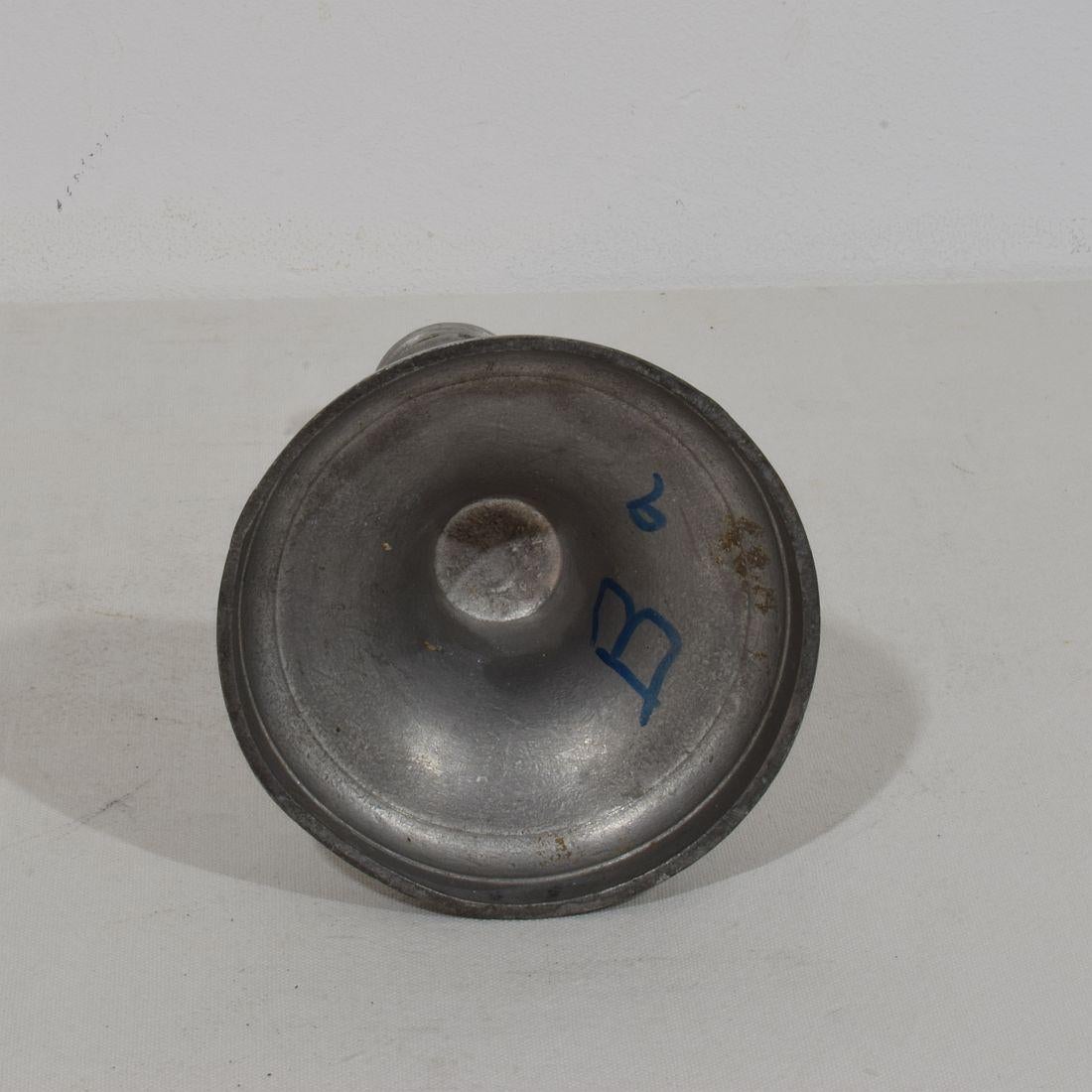 Colección de candelabros de peltre franceses de los siglos XVIII-XIX en venta 4