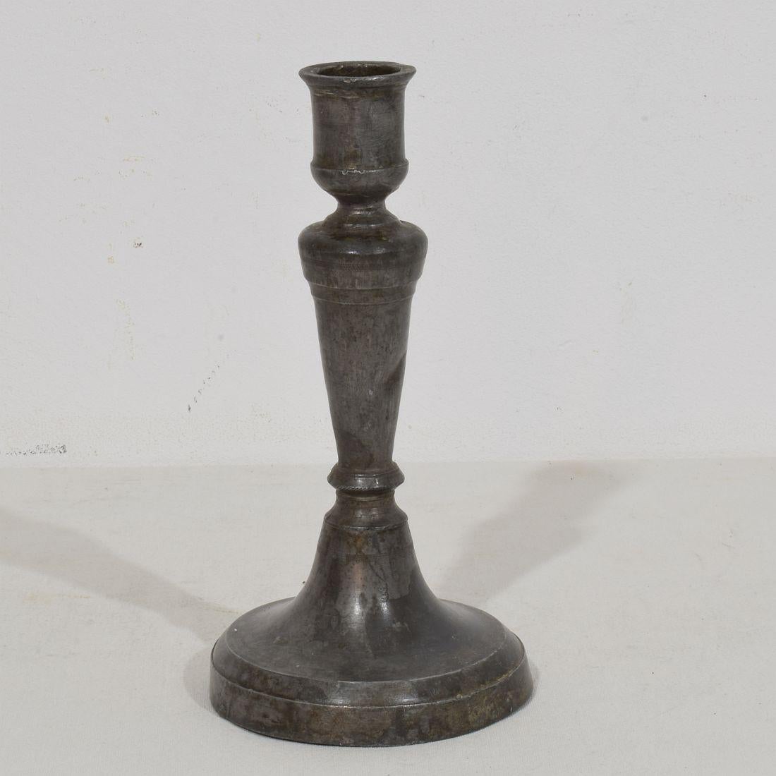 Colección de candelabros de peltre franceses de los siglos XVIII-XIX en venta 5