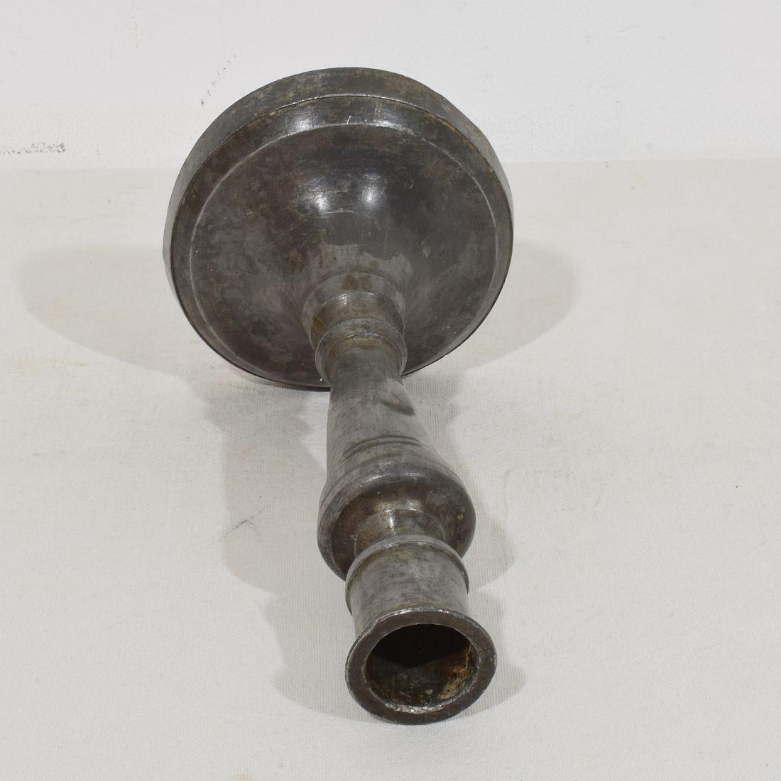 Colección de candelabros de peltre franceses de los siglos XVIII-XIX en venta 6