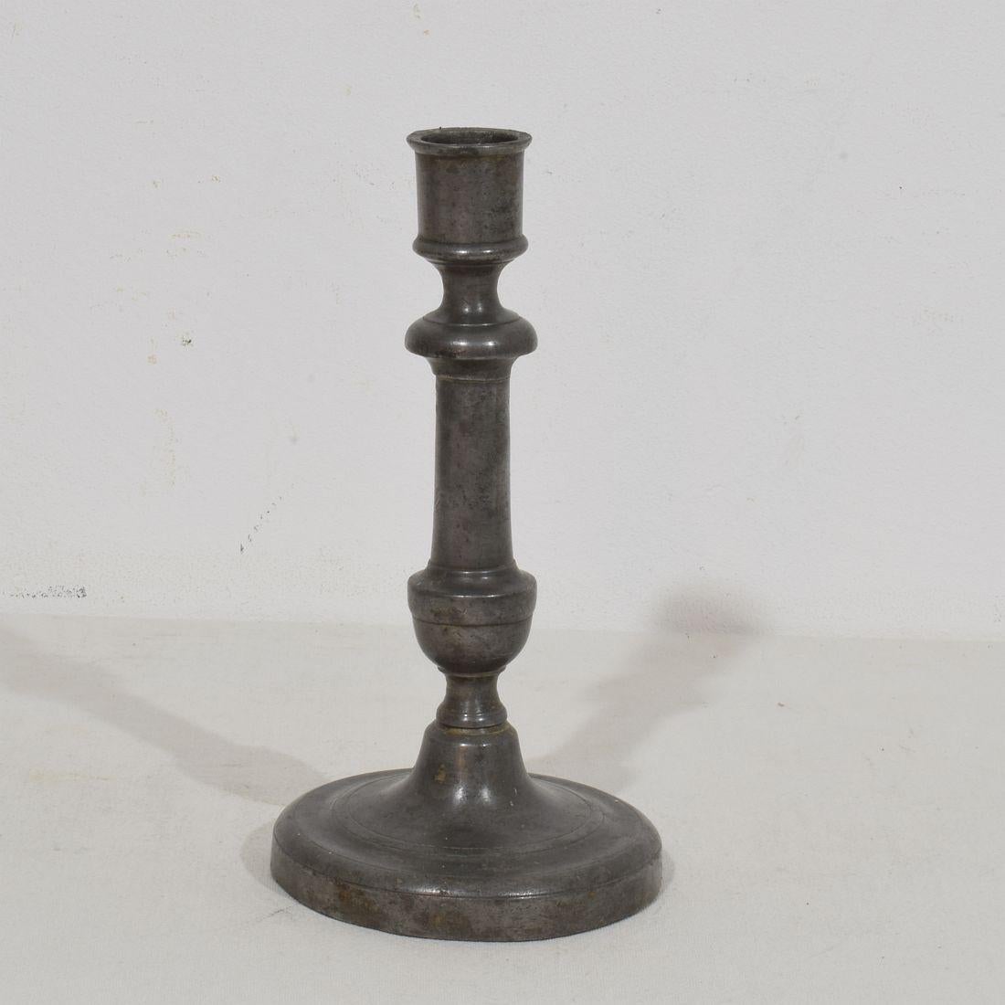 Colección de candelabros de peltre franceses de los siglos XVIII-XIX en venta 8