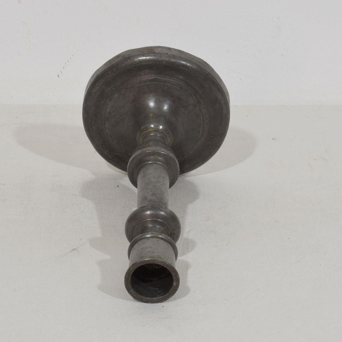 Colección de candelabros de peltre franceses de los siglos XVIII-XIX en venta 9