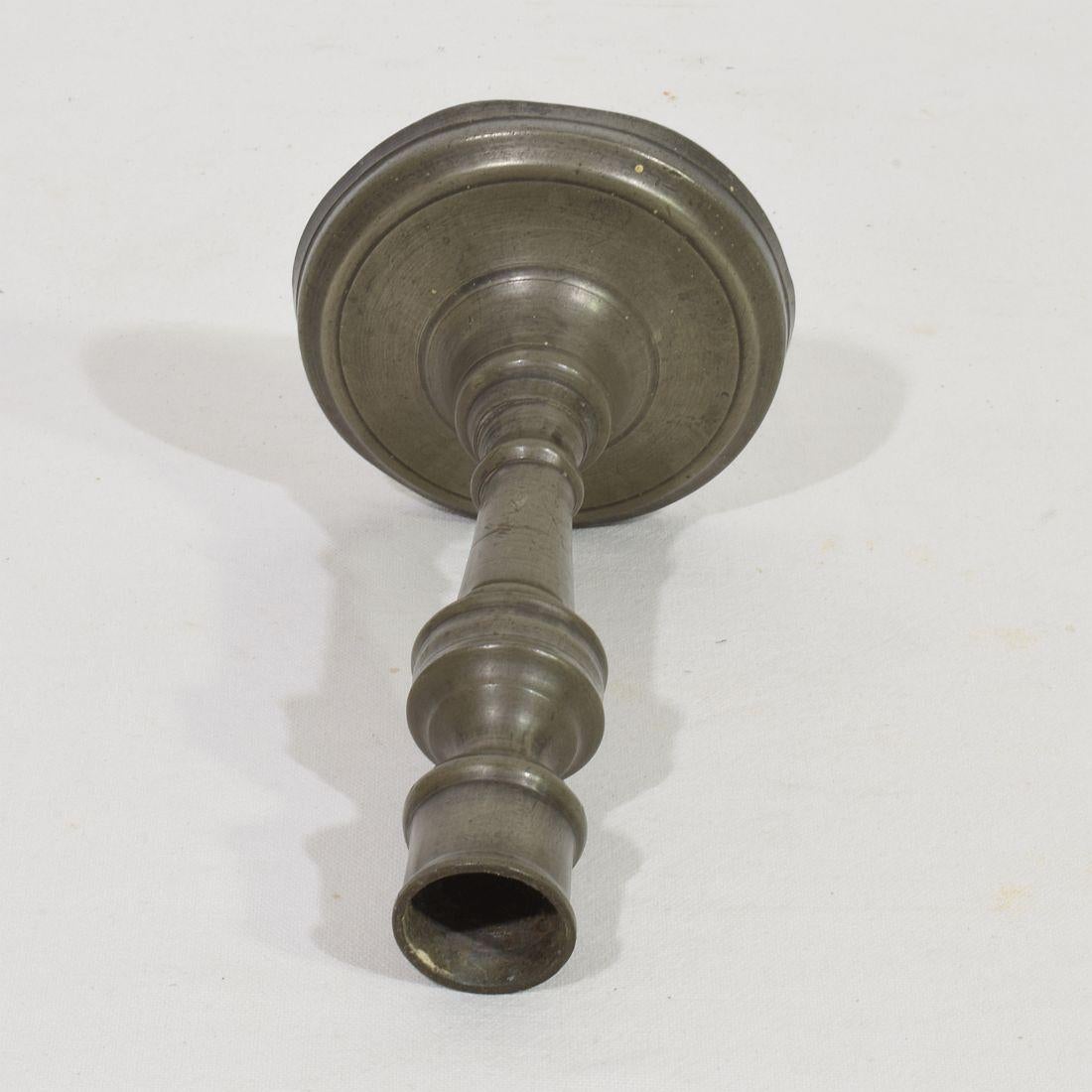 Collezione di portacandele in peltro francesi del XVIII-XIX secolo in vendita 14