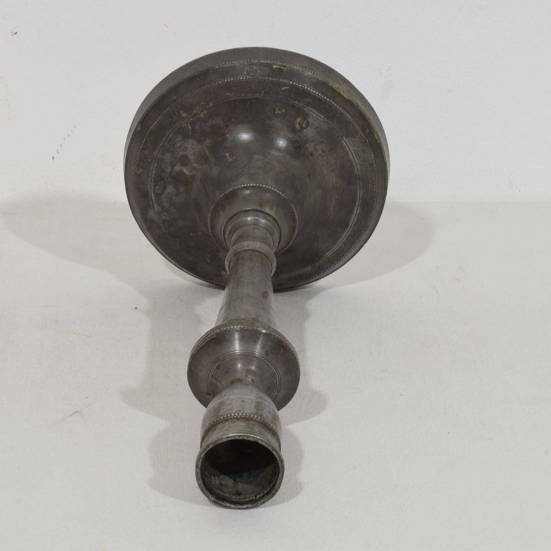 Colección de candelabros de peltre franceses de los siglos XVIII-XIX en Bueno estado para la venta en Buisson, FR