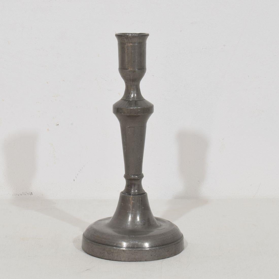 Collezione di portacandele in peltro francesi del XVIII-XIX secolo In condizioni buone in vendita a Buisson, FR