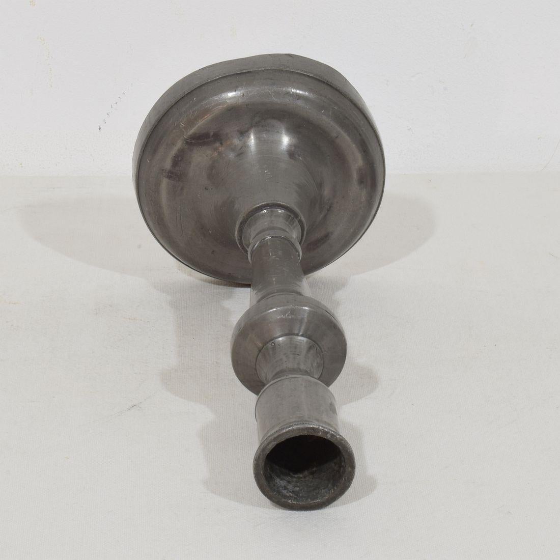 Fino al XVIII secolo Collezione di portacandele in peltro francesi del XVIII-XIX secolo in vendita