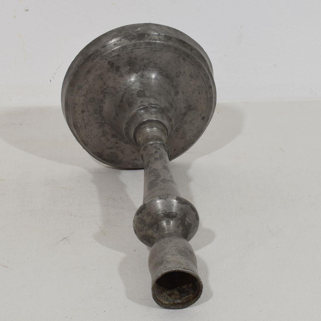 Colección de candelabros de peltre franceses de los siglos XVIII-XIX siglo XVIII y antes en venta