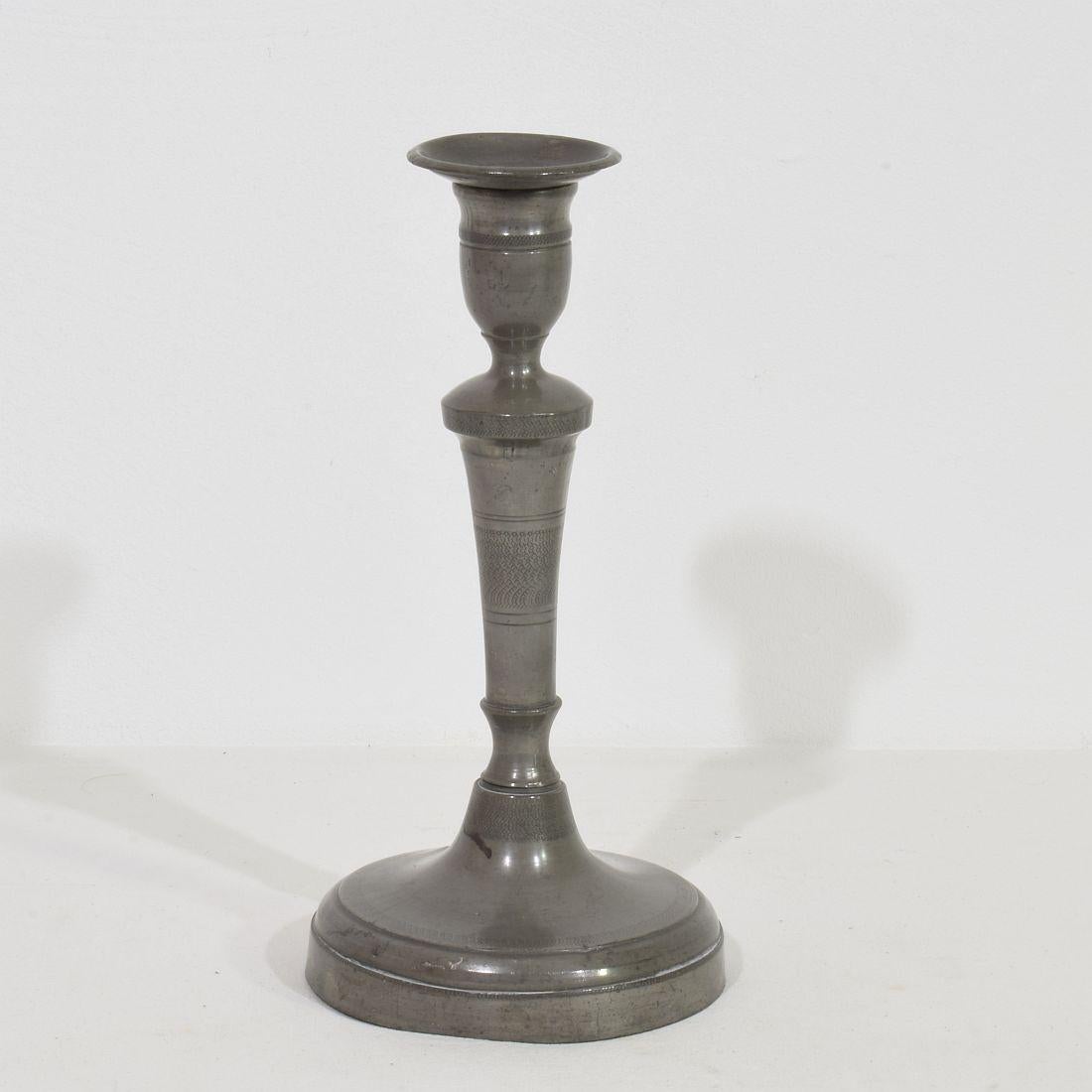 Kollektion französischer Zinn-Kerzenhalter aus dem 18. bis 19. Jahrhundert (Hartzinn) im Angebot