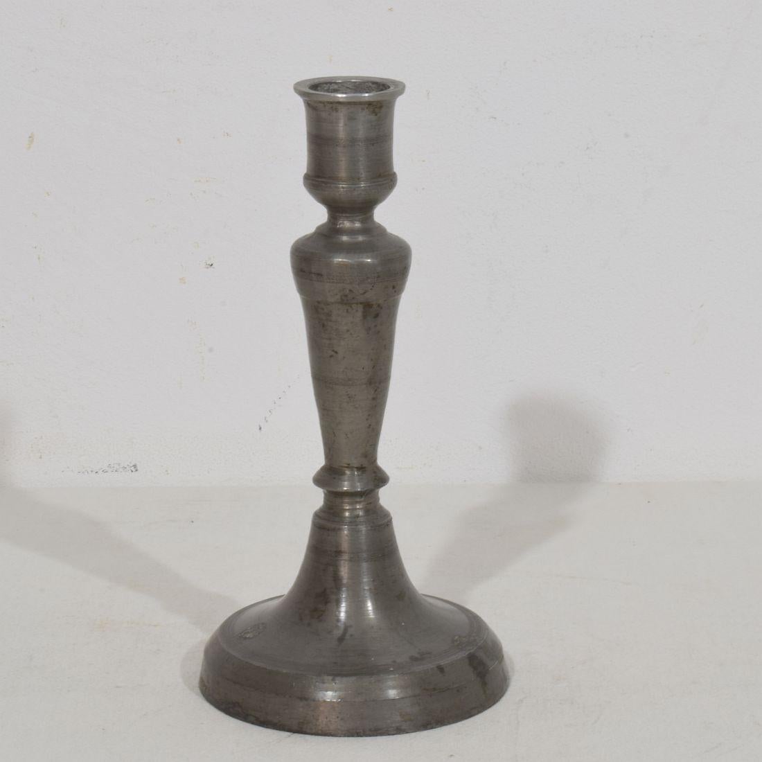 Colección de candelabros de peltre franceses de los siglos XVIII-XIX en venta 2