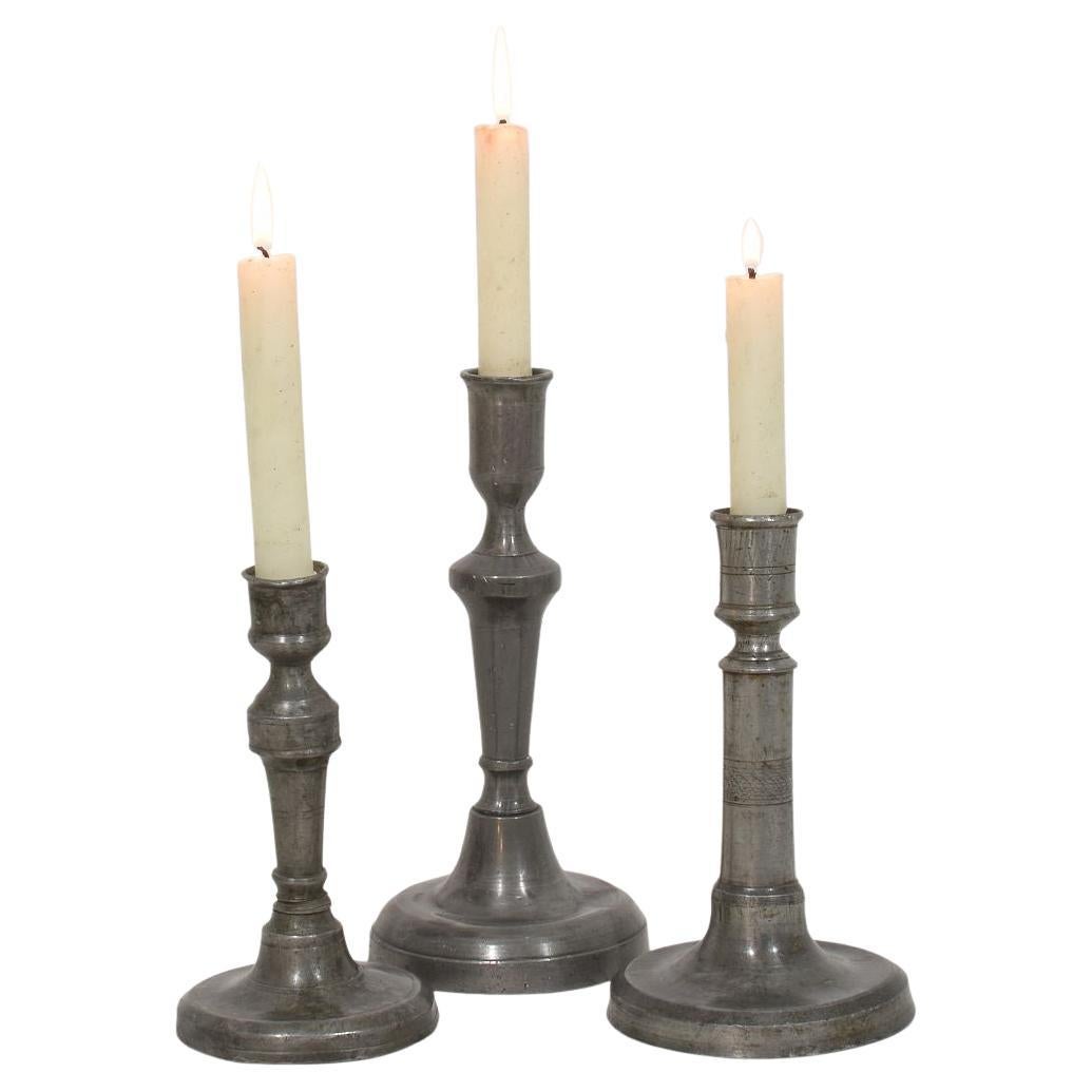 Colección de candelabros de peltre franceses de los siglos XVIII-XIX