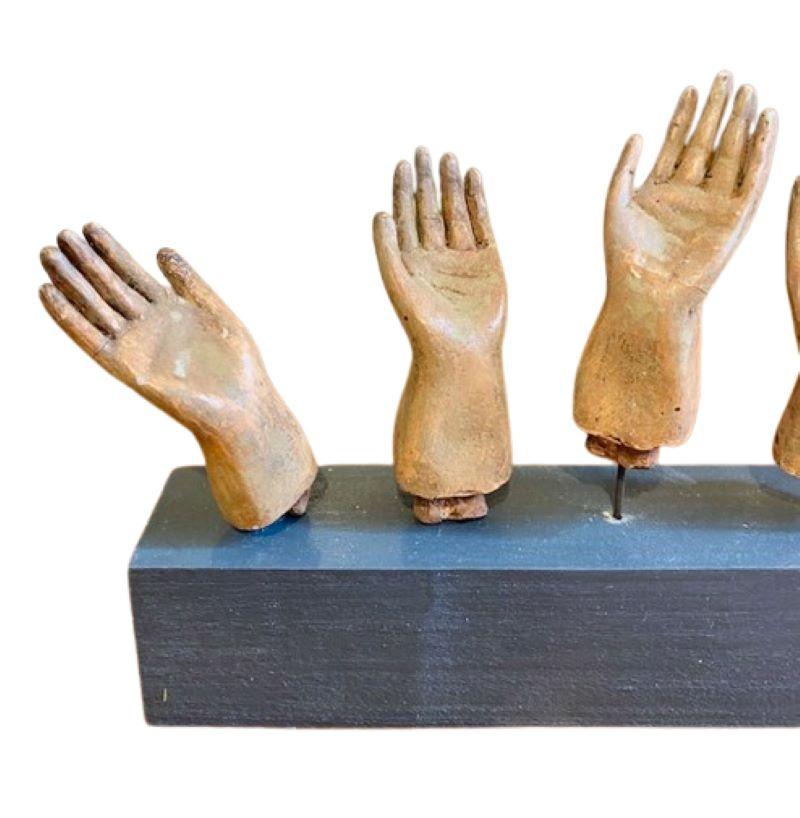 Artisanat The Collective of 18th or Early 19th Century Miniature Carved Hands (Collection de mains sculptées miniatures du 18e ou du début du 19e siècle) en vente