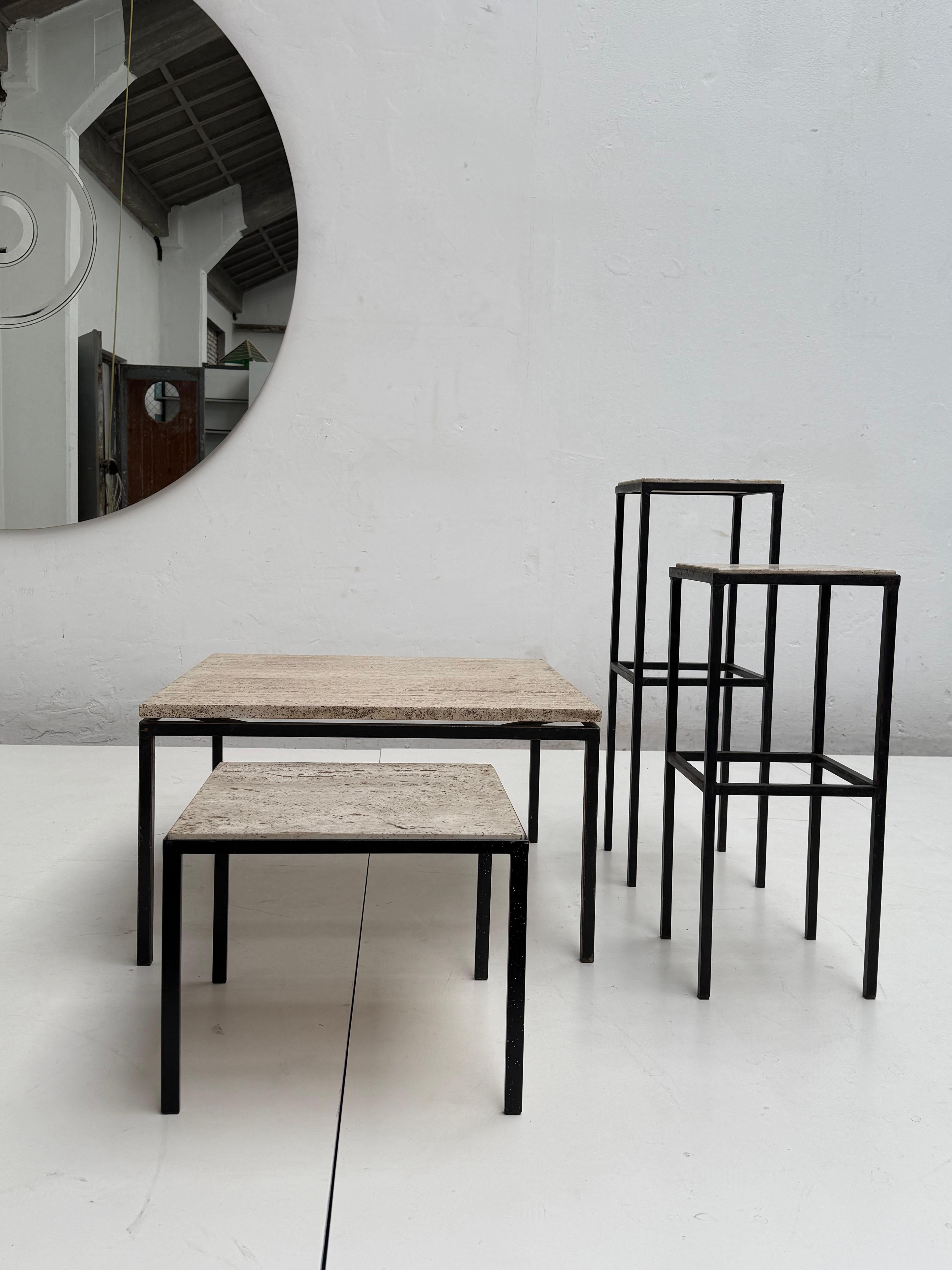 Sammlung von  MCM-Tische aus Travertinstein und Stahl aus den 1950er Jahren, The Netherlands (Moderne der Mitte des Jahrhunderts) im Angebot