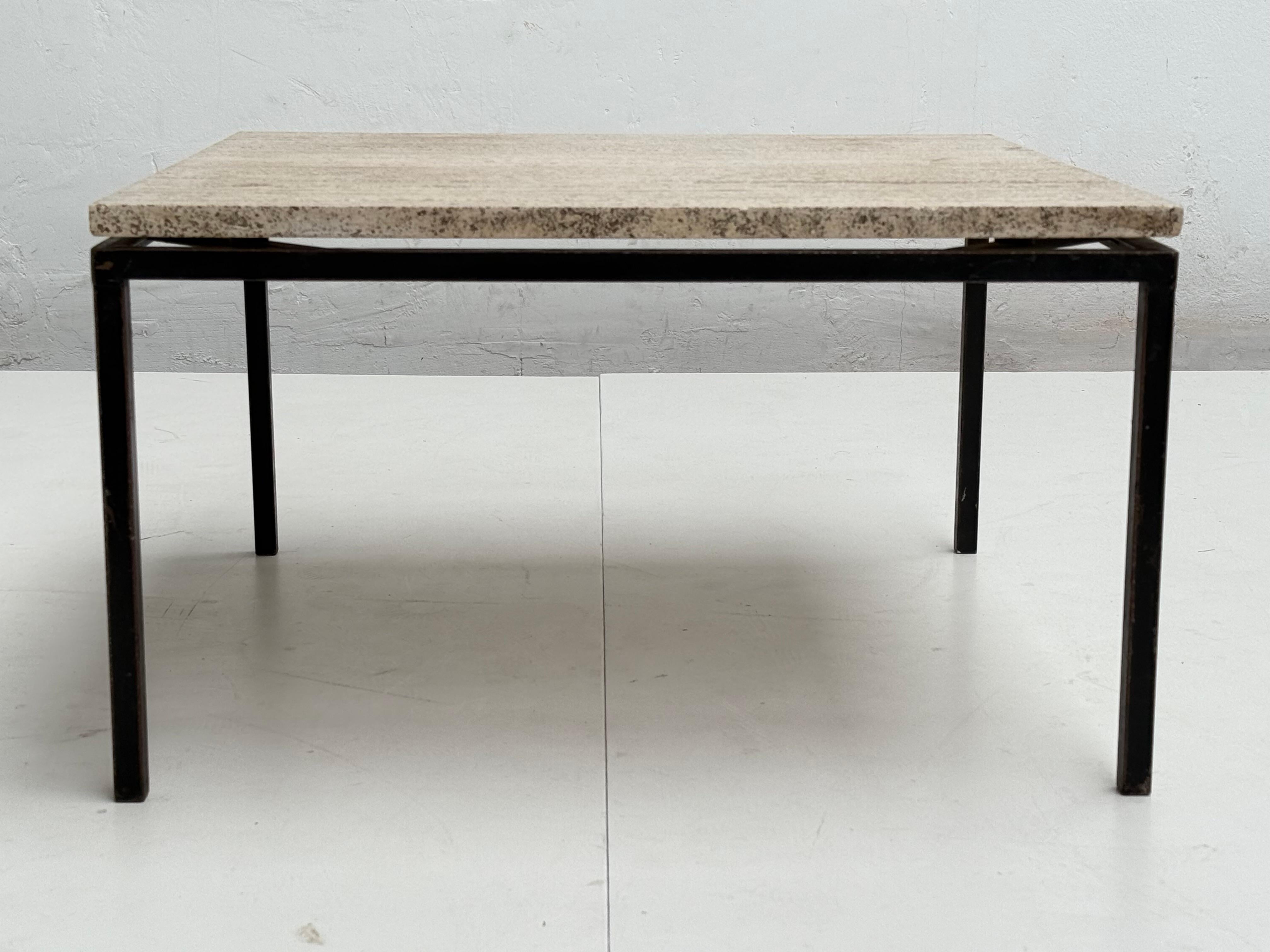 Sammlung von  MCM-Tische aus Travertinstein und Stahl aus den 1950er Jahren, The Netherlands (Emailliert) im Angebot