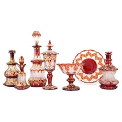 Collection d'anciens verres de Bohème du 19ème siècle, émaillés rouge rubis et recouverts de verre