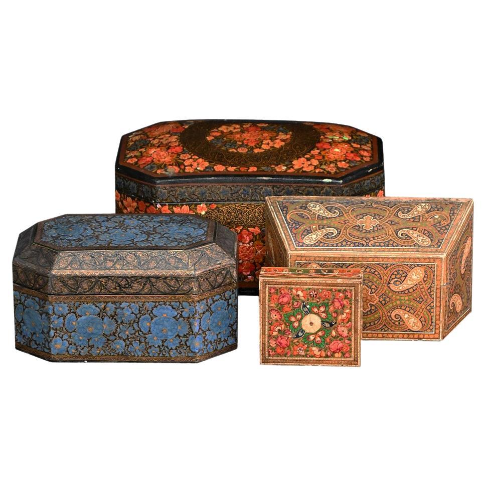 Kollektion handbemalter Kaschmir-Schachteln aus dem 19. Jahrhundert 