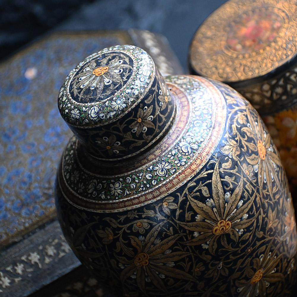 Collection of 19th Century Kashmiri Papier Mache Boxes In Good Condition For Sale In London, GB