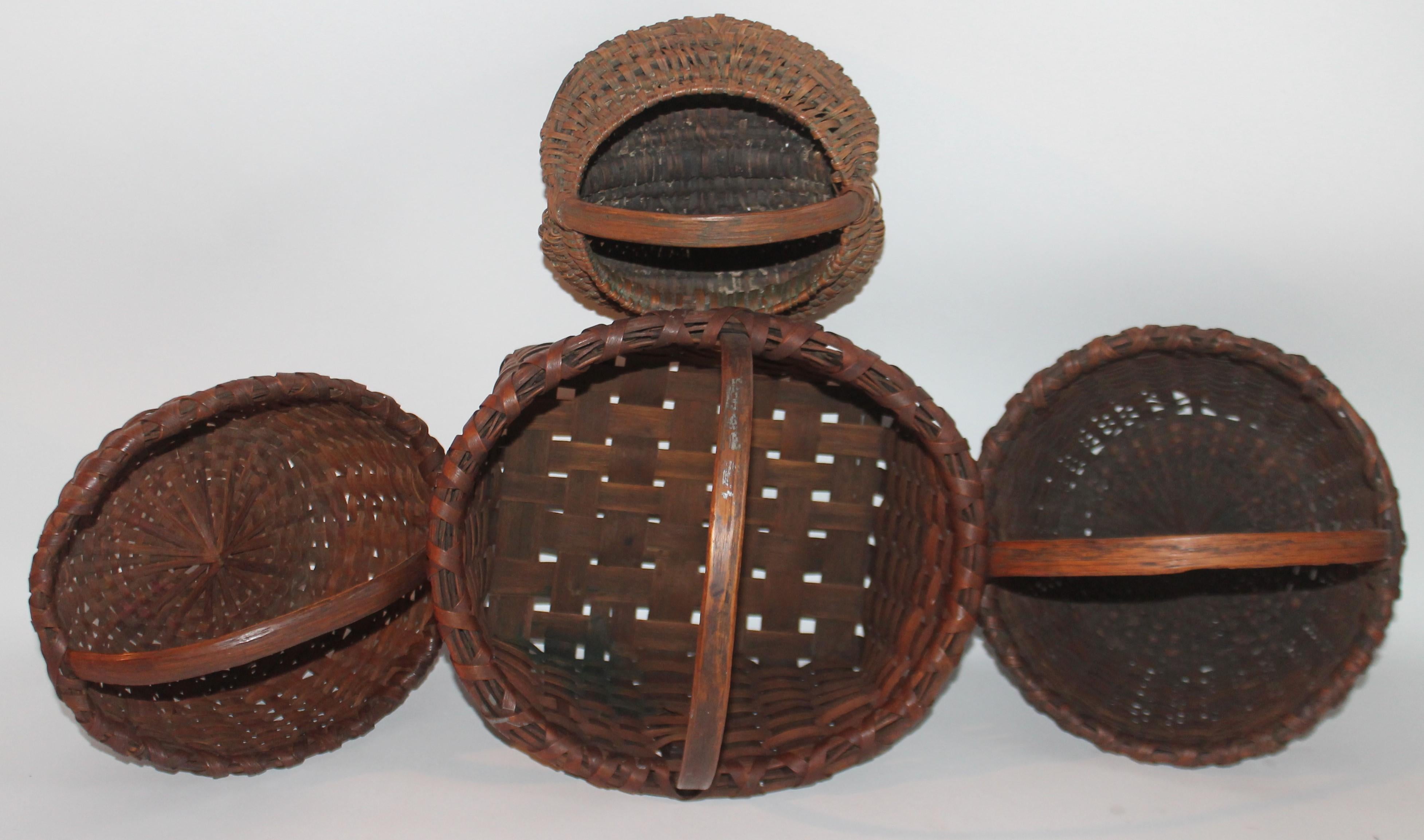 Collection of 19th century handmade baskets. All have amazing patina and are in excellent used condition.

Baskets measures:

Buttocks basket - 7.5 W x 7 D x 6 H
Larges basket - 11.5 x 10.5 x 10
Kick up basket oval - 8.5 W x 10 D x 7.5