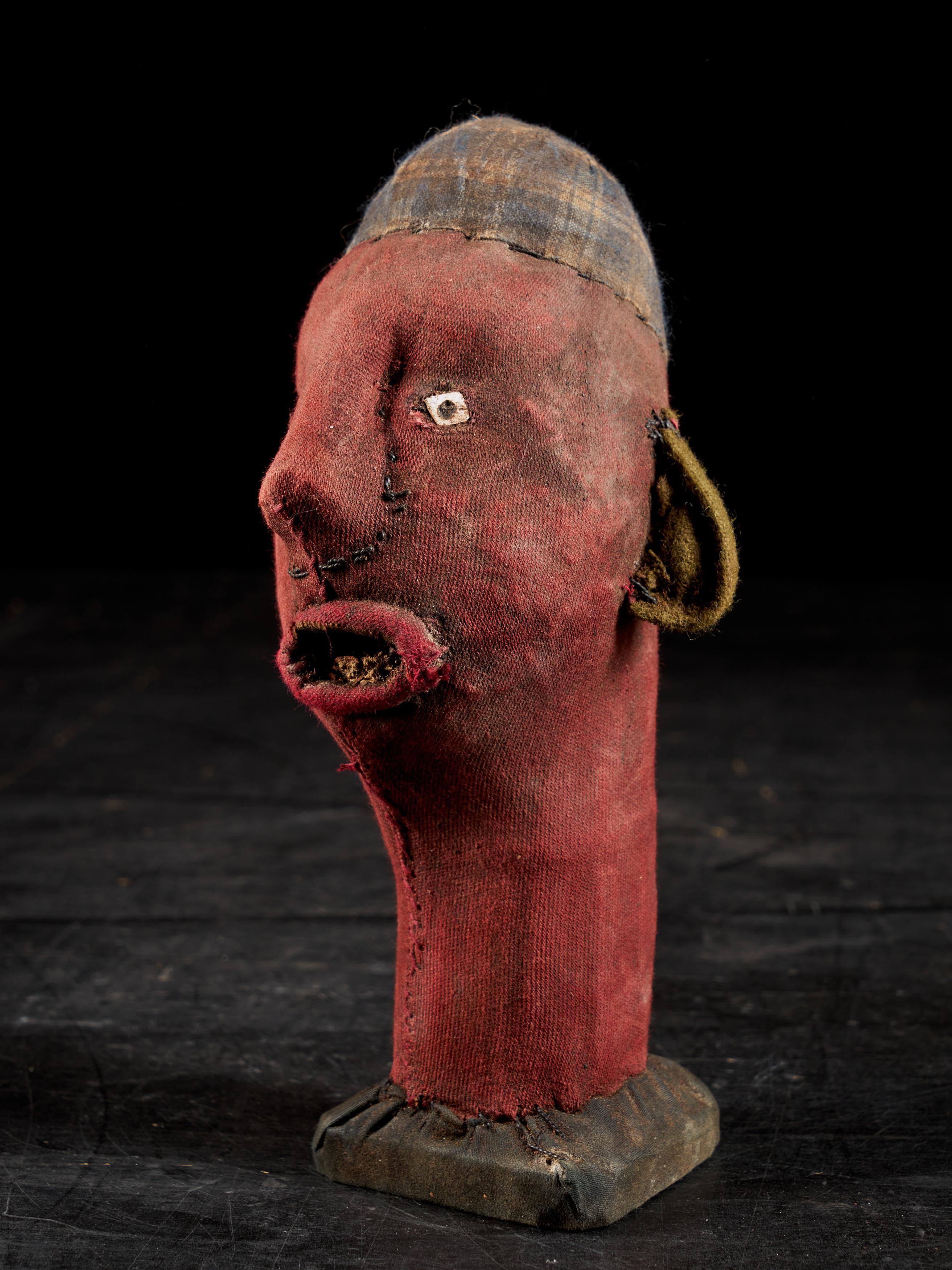 Congolese Collezione di 20 teste reliquiarie Bembe Mudzini decorative ed espressive RDC in vendita