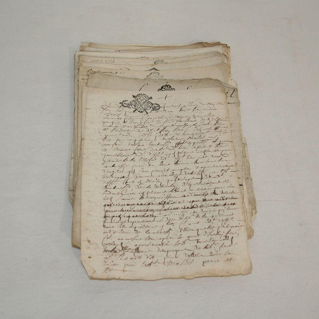 Collection of 20 French, 17th-18th Century Manuscripts In Good Condition In Buisson, FR