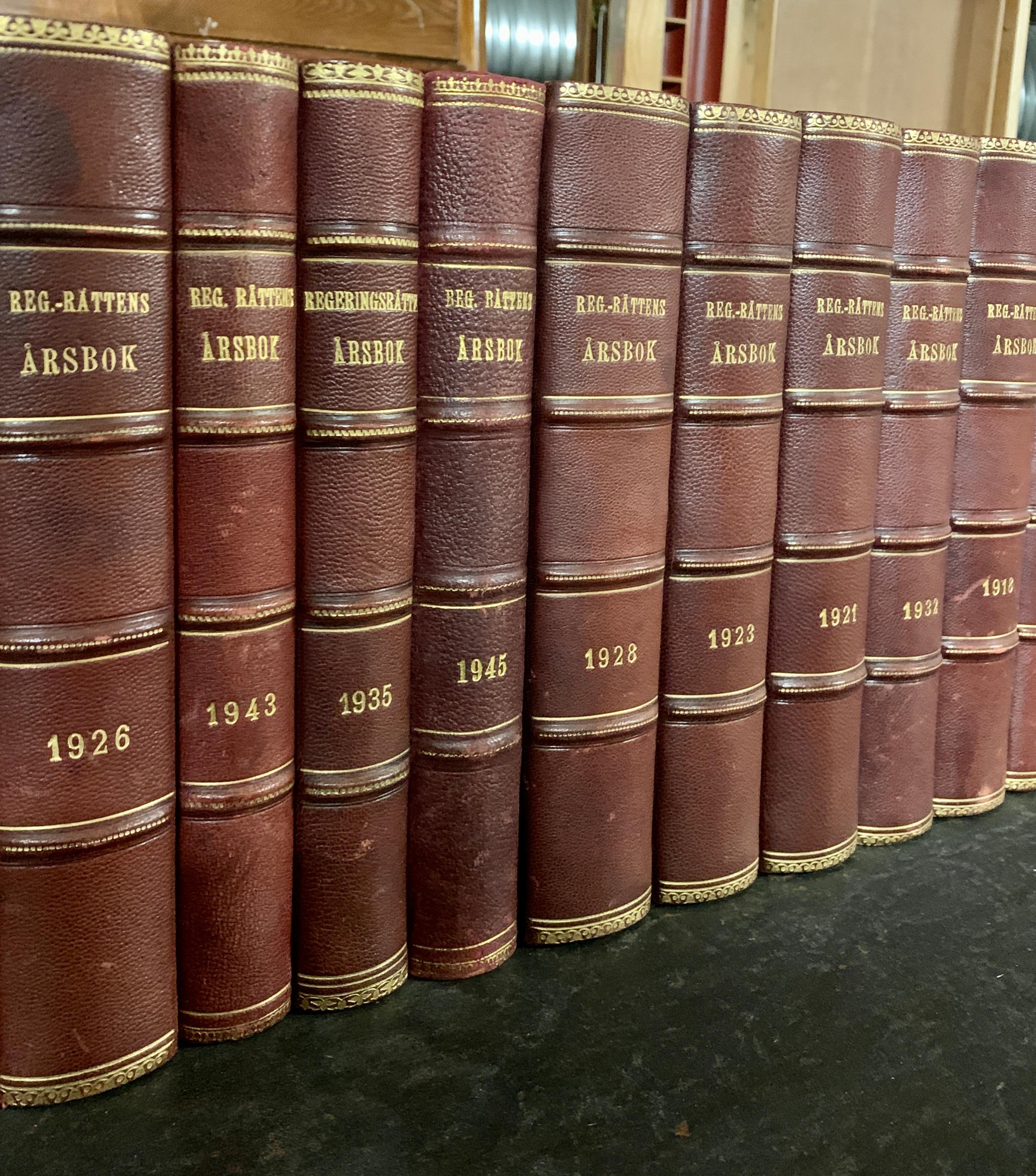 Kollektion von 22 schwedischen ledergebundenen Büchern des 20. Jahrhunderts im Zustand „Gut“ im Angebot in Haddonfield, NJ