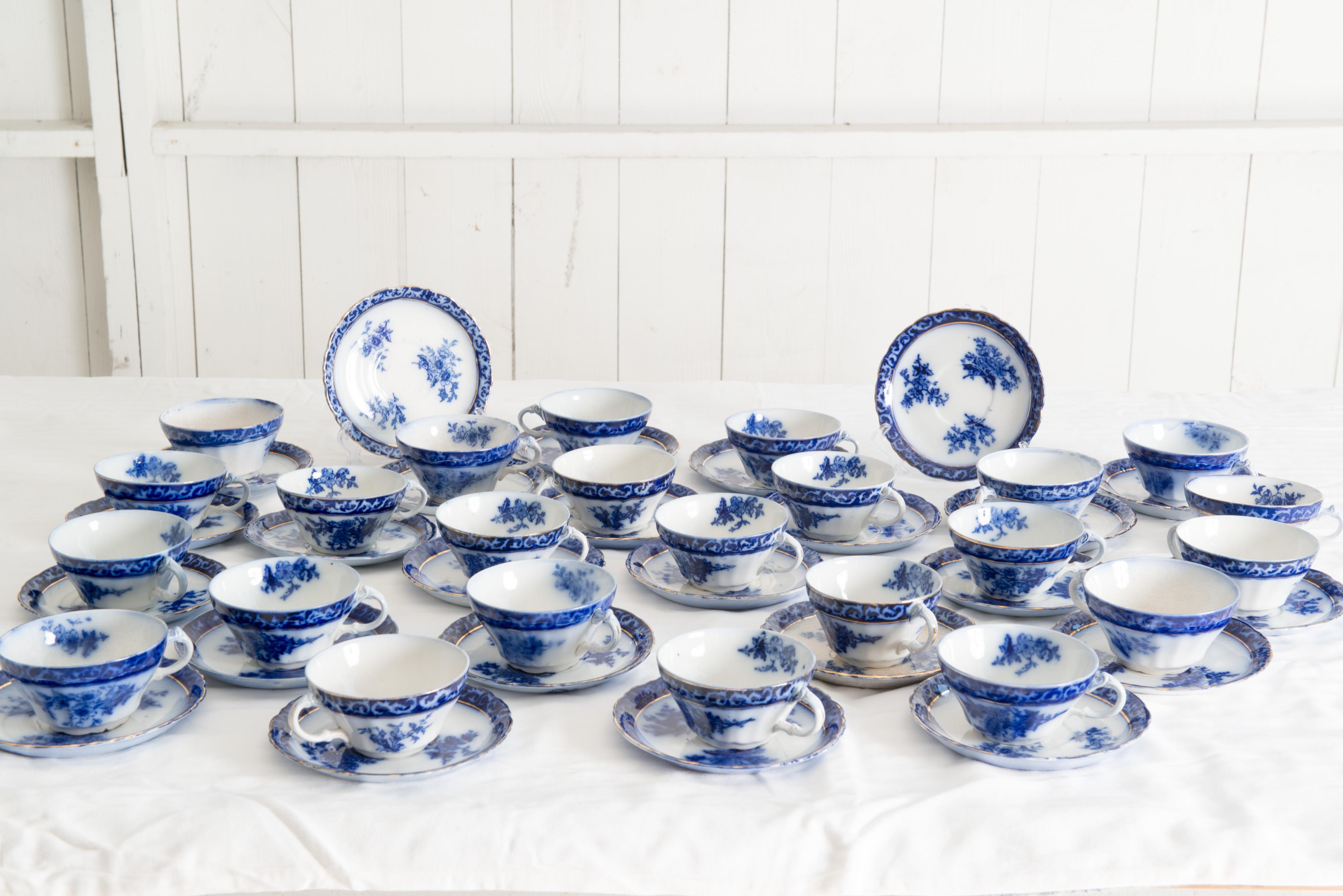 Collection of 227 Pieces of Flow Blue China For Sale 2
