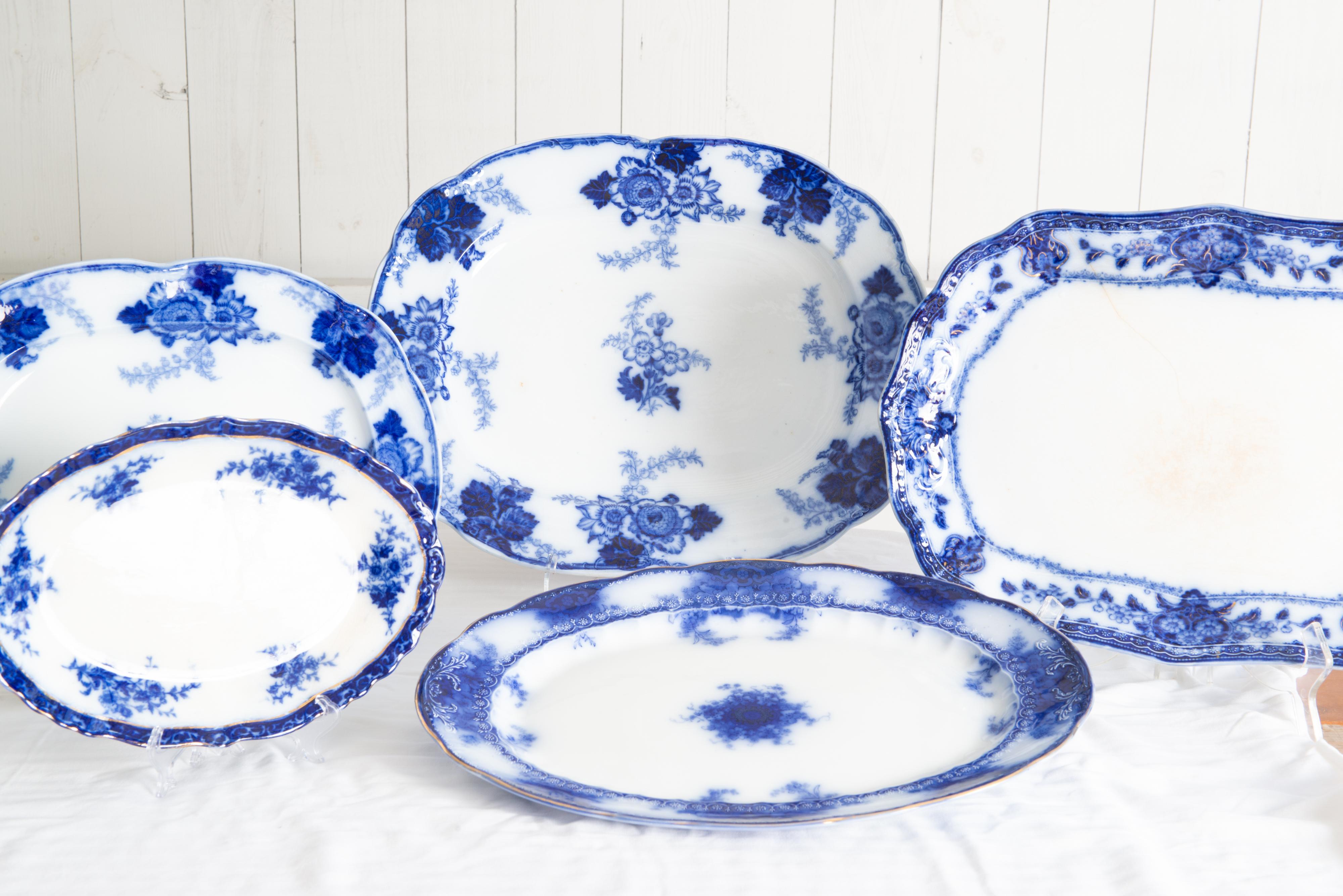 Anglais The Collective of 227 Pieces of Flow Blue China (Collection de 227 pièces en porcelaine bleue)