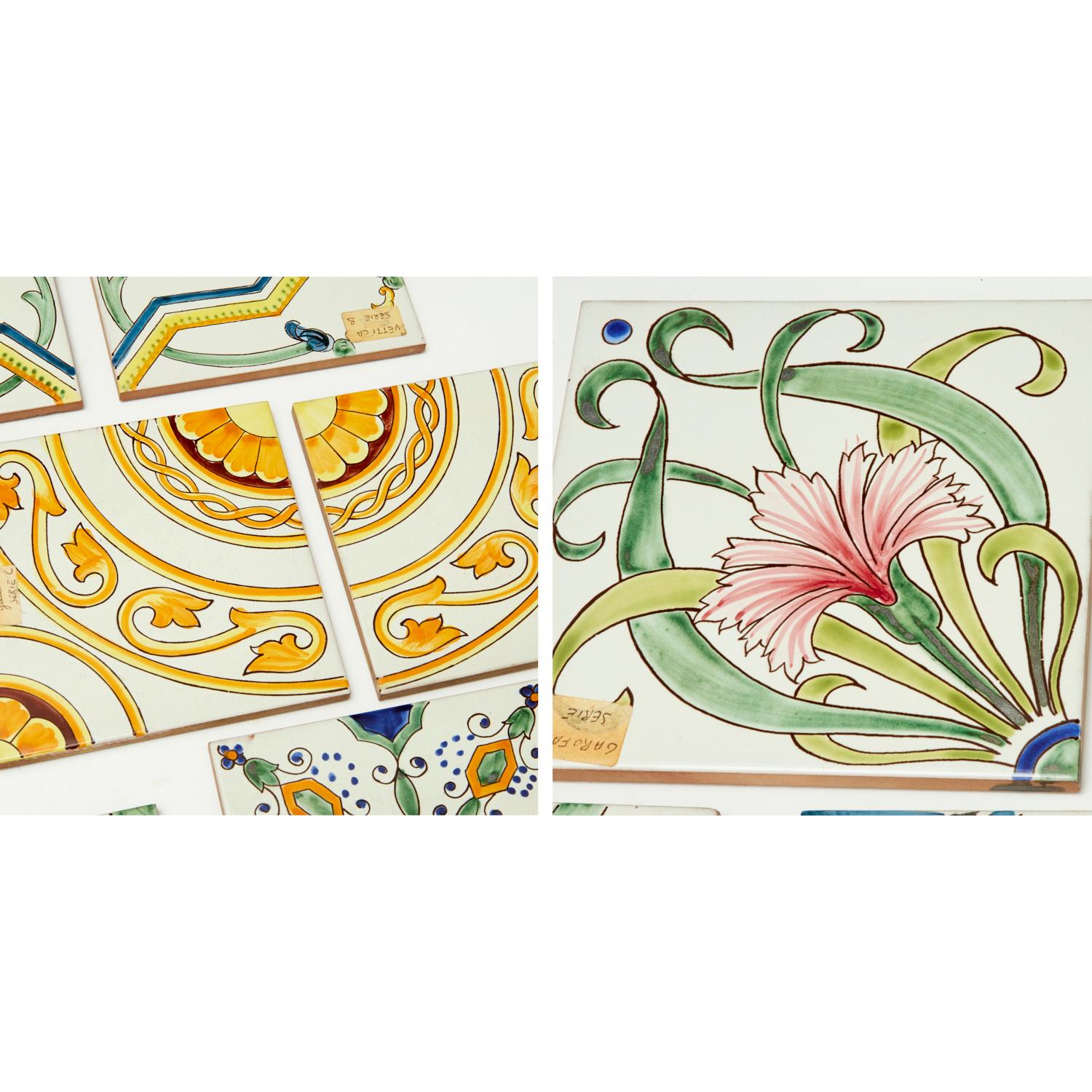 Kollektion von 23 italienischen, handbemalten, glasierten Terrakottafliesen - von Iris Apfel im Zustand „Gut“ im Angebot in Morristown, NJ