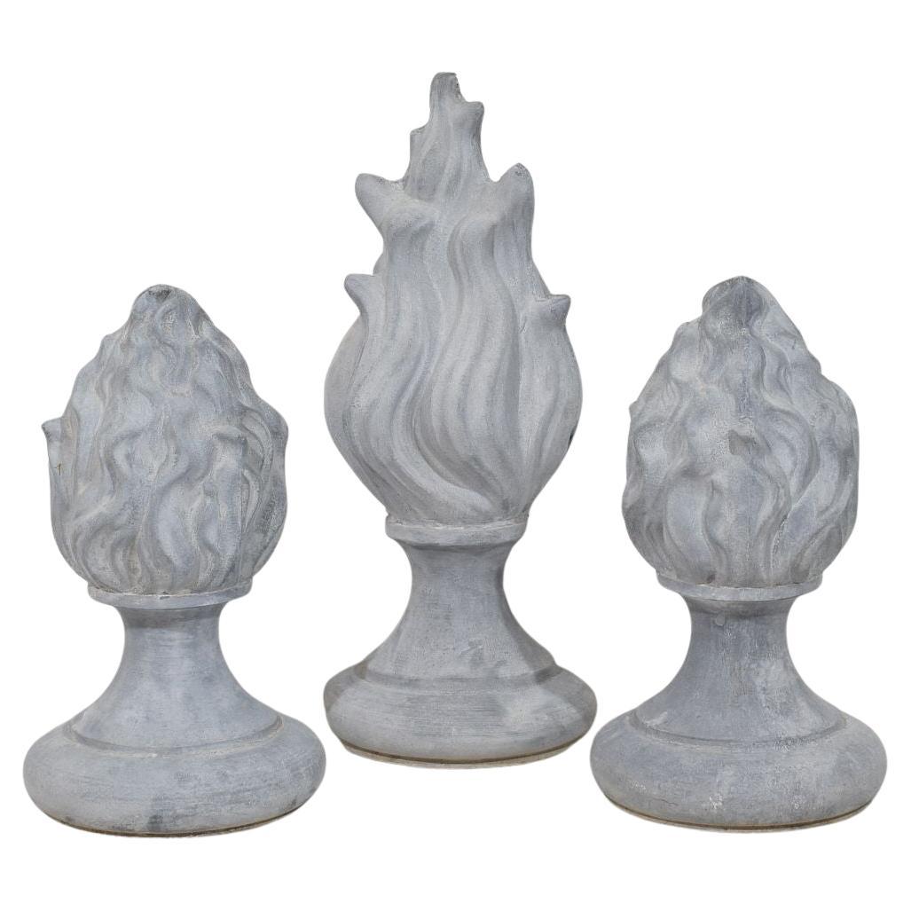 Collection de 3 épis de faîtage flamboyants en zinc français du 19ème siècle