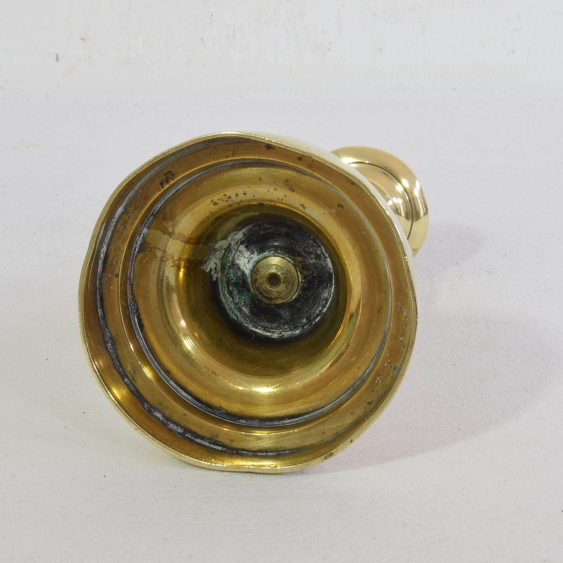 Collection'S di 3 portacandele da bistro in ottone del 19° secolo in vendita 11