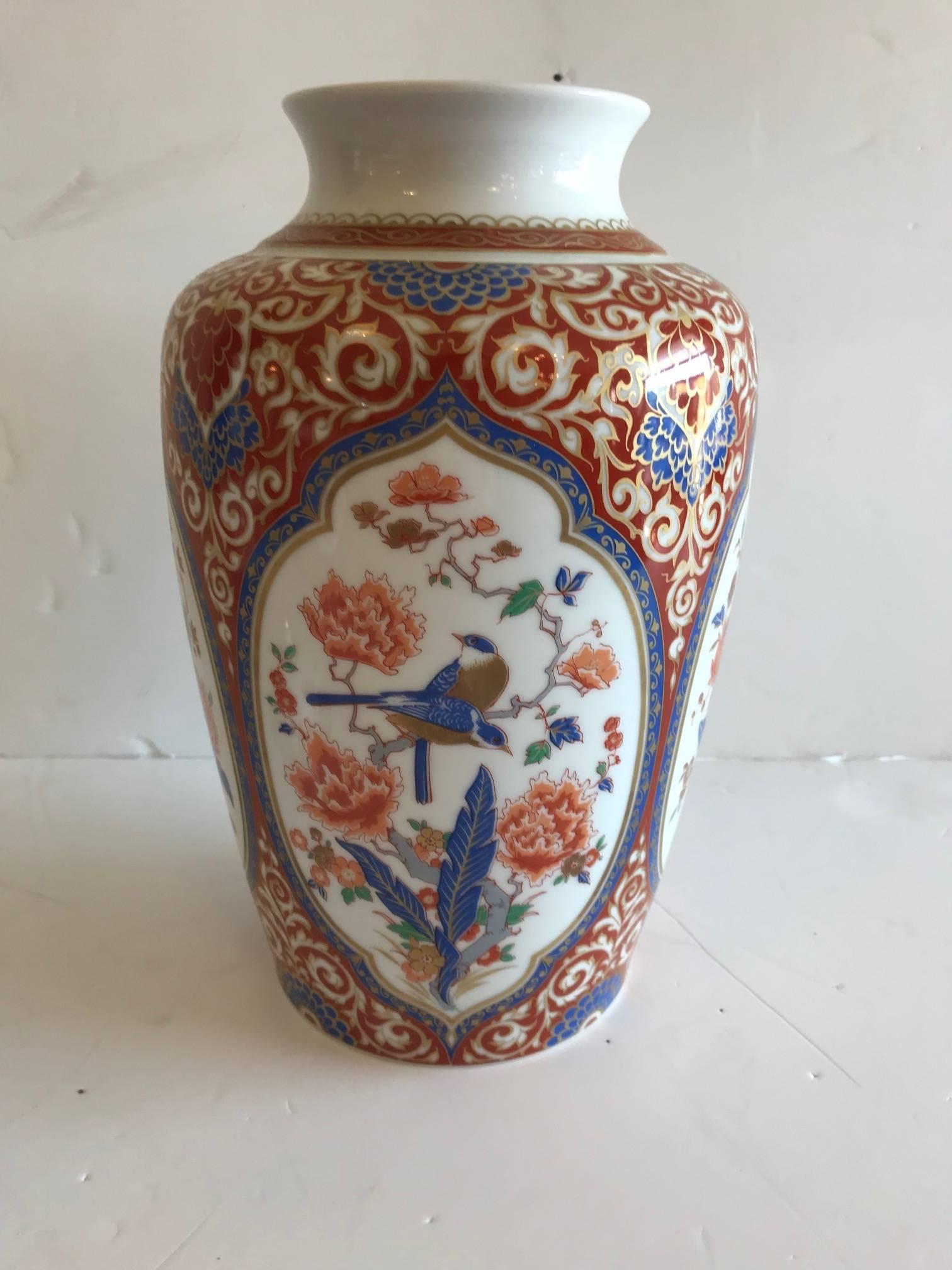 Collection of Three Imari Porcelain Pieces In Excellent Condition In Hopewell, NJ