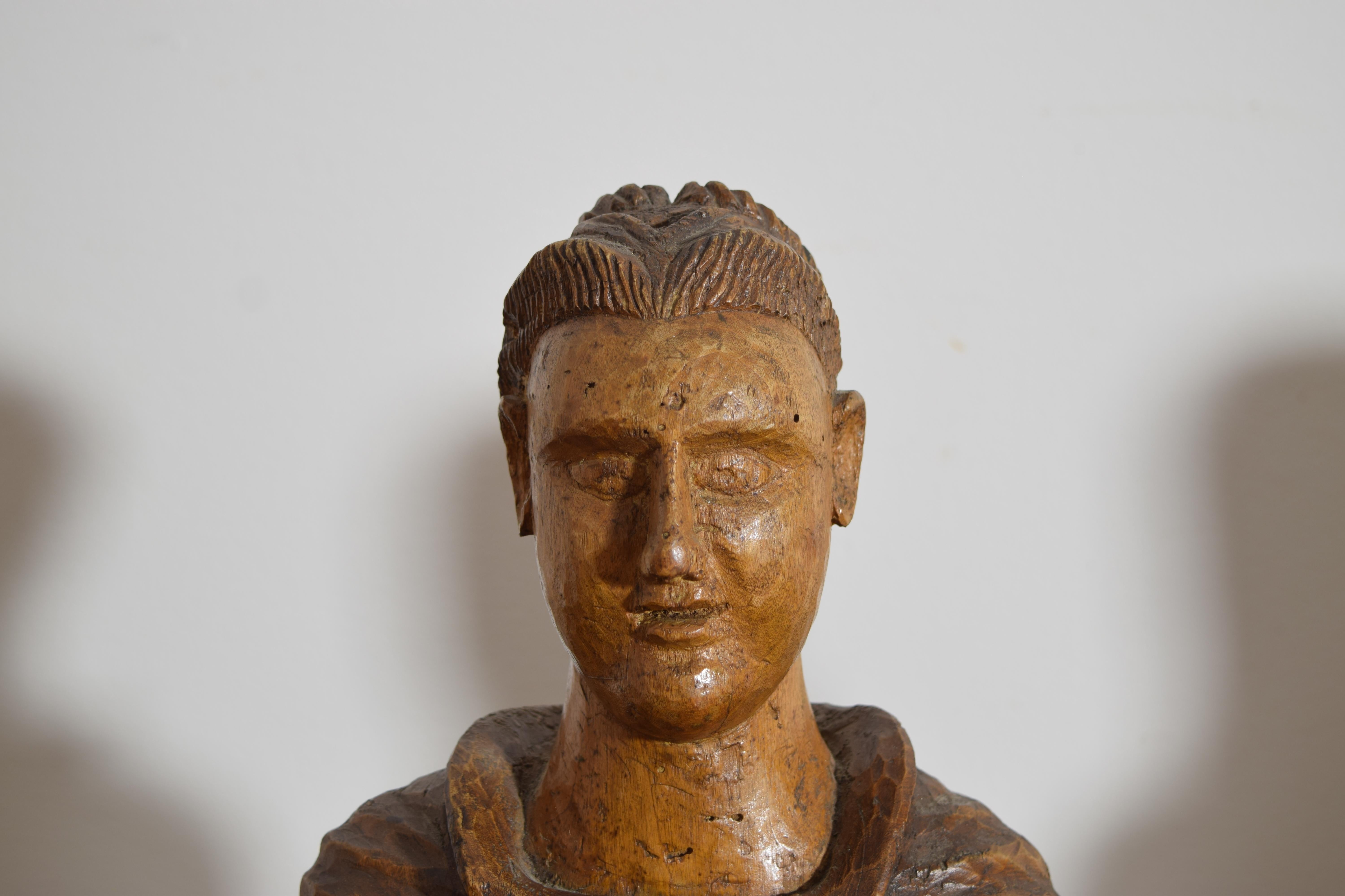 Collection'S di 3 busti italiani in legno di noce intagliato dell'inizio del XVIII secolo in vendita 1