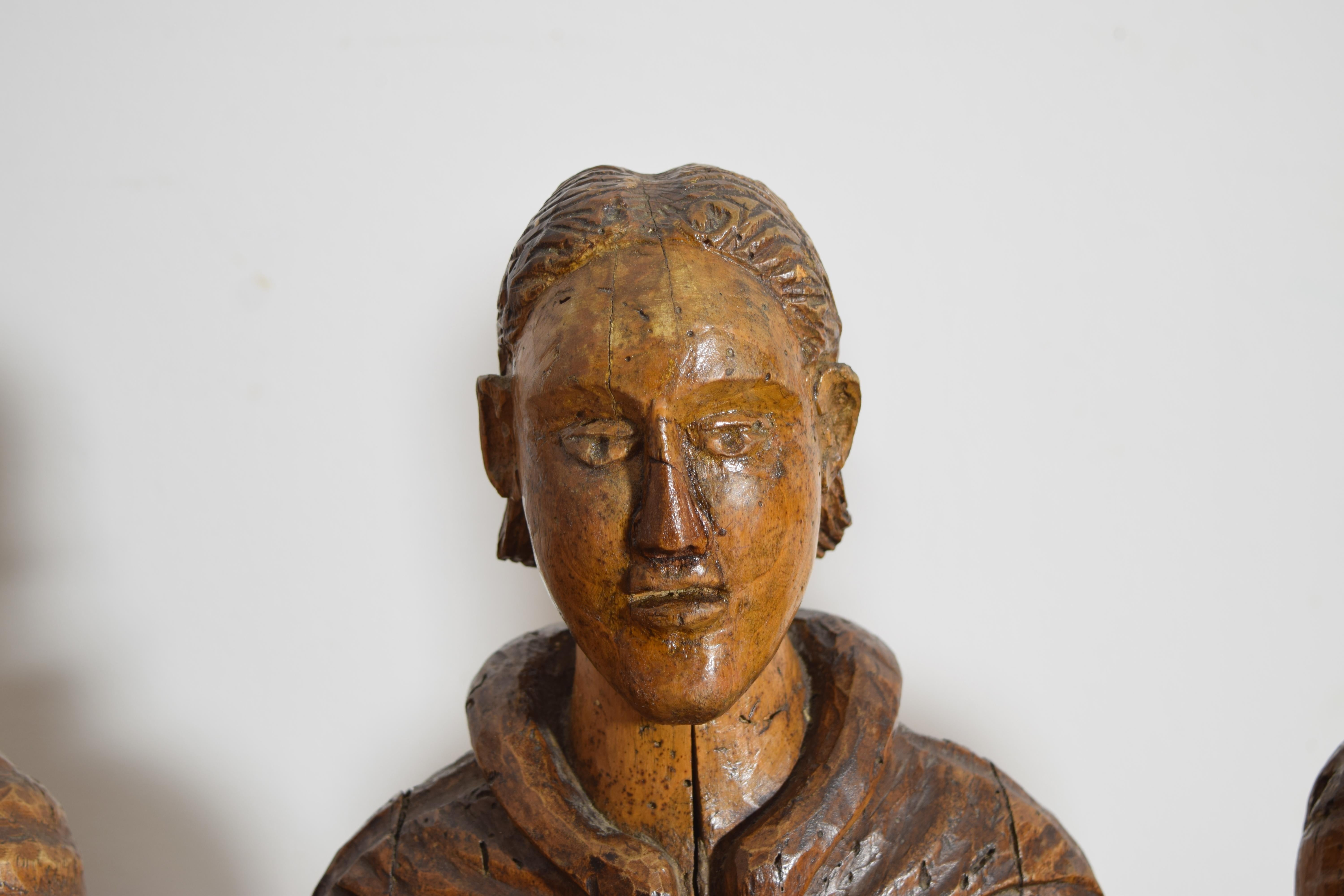 Collection'S di 3 busti italiani in legno di noce intagliato dell'inizio del XVIII secolo in vendita 2