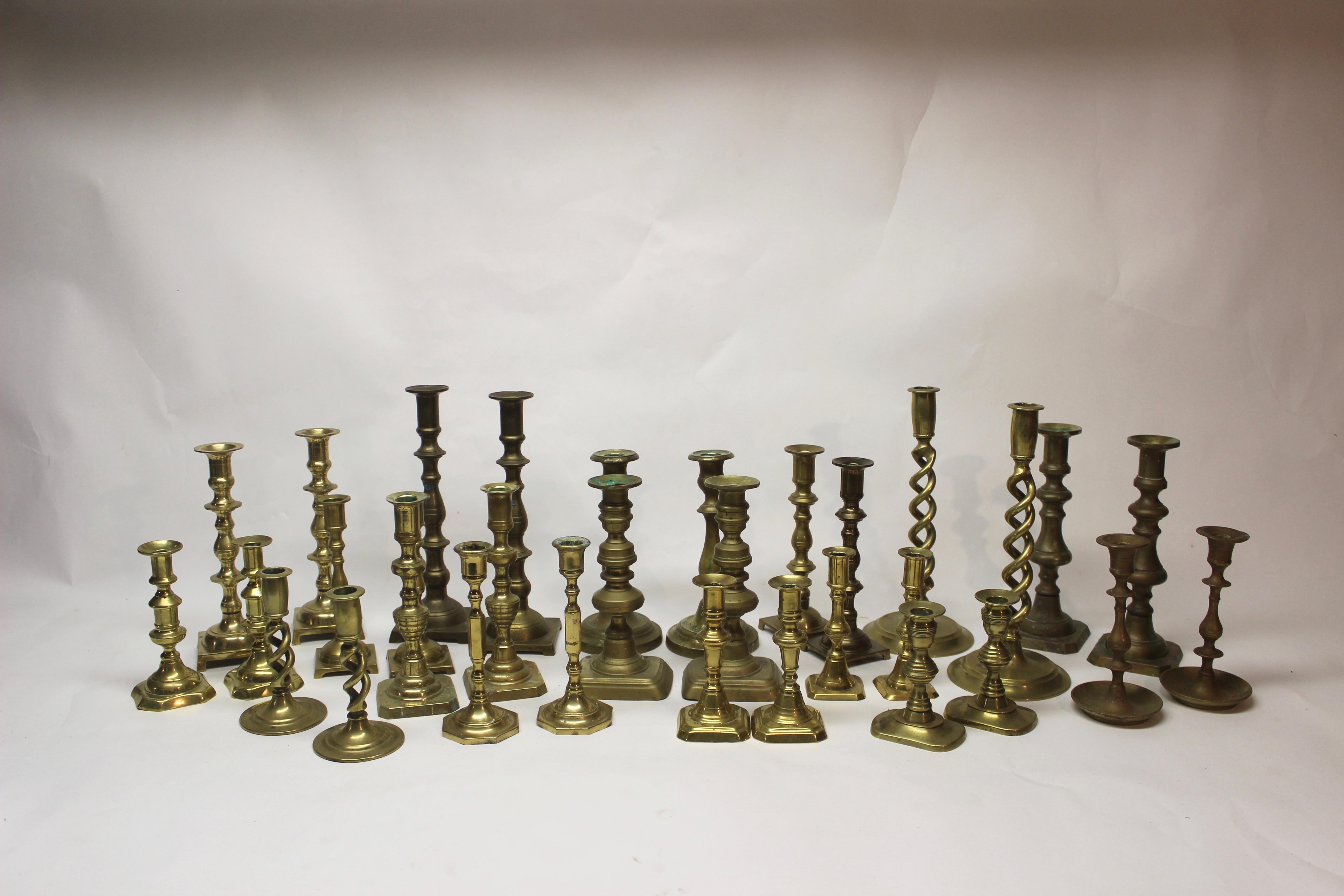 16 pairs of vintage and antique brass candlesticks

Measures: Tallest 12