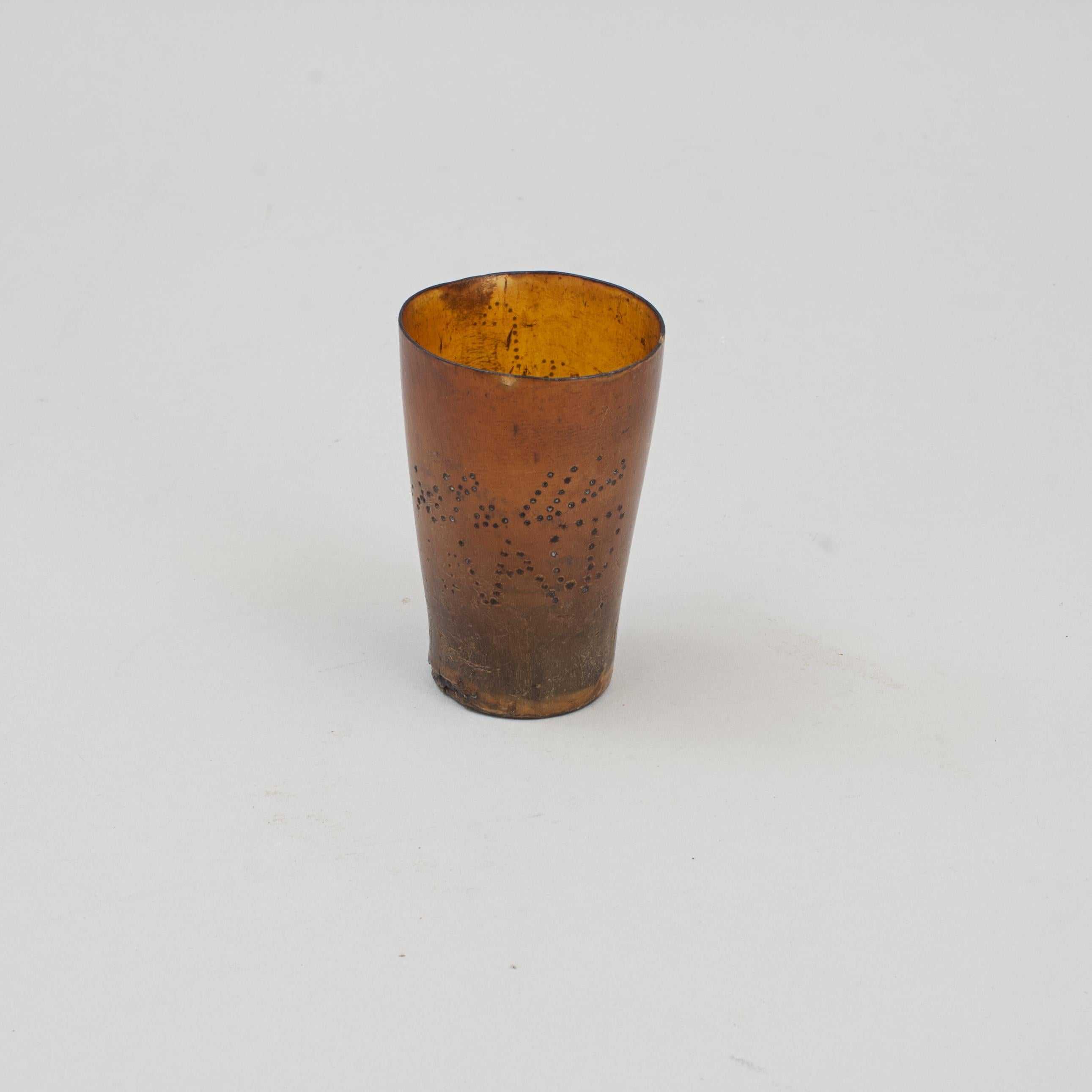 Collection'S di 4 bicchieri antichi di Horn In condizioni buone in vendita a Oxfordshire, GB