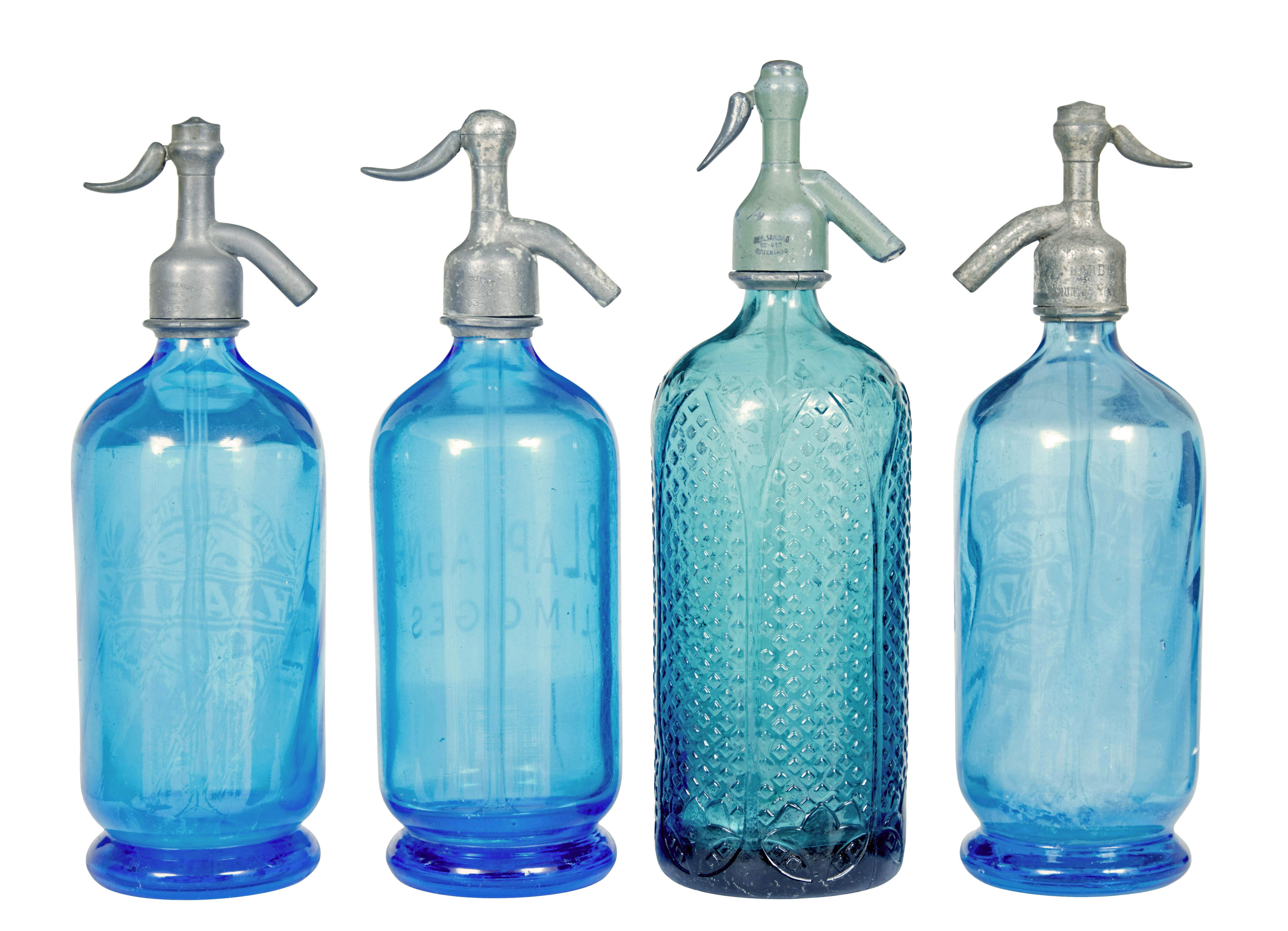 Collectional de 4 siphons à soda en verre gravé circa 1930's

Nous avons le plaisir de vous proposer ces 4 syphons, dont 3 d'origine française et un d'origine espagnole.

De gauche à droite :

Gravure h.Bailly Limoges, cachet supérieur g gonzales