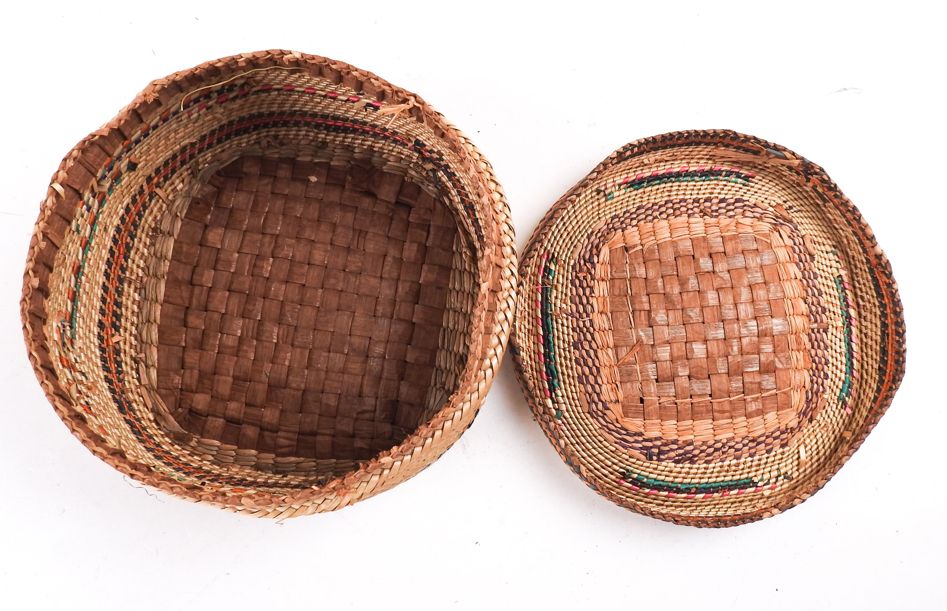 American Collection of 4 Makah Lidded Baskets Duck Canoe Motif For Sale
