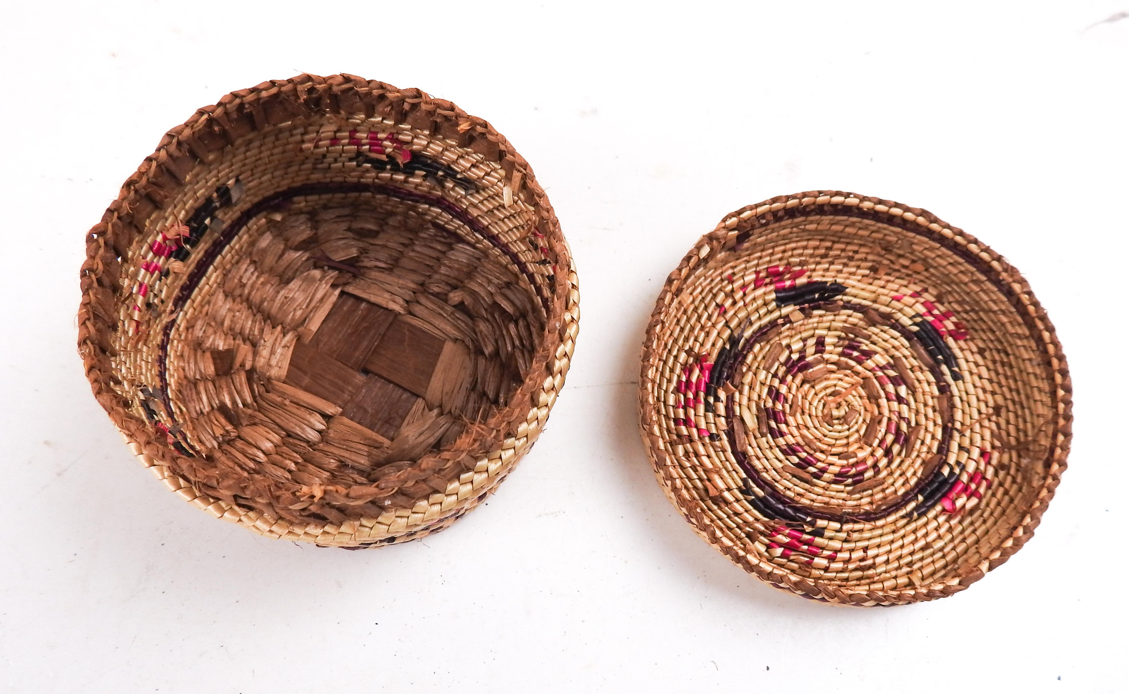Hand-Woven Collection of 4 Makah Lidded Baskets Duck Canoe Motif For Sale