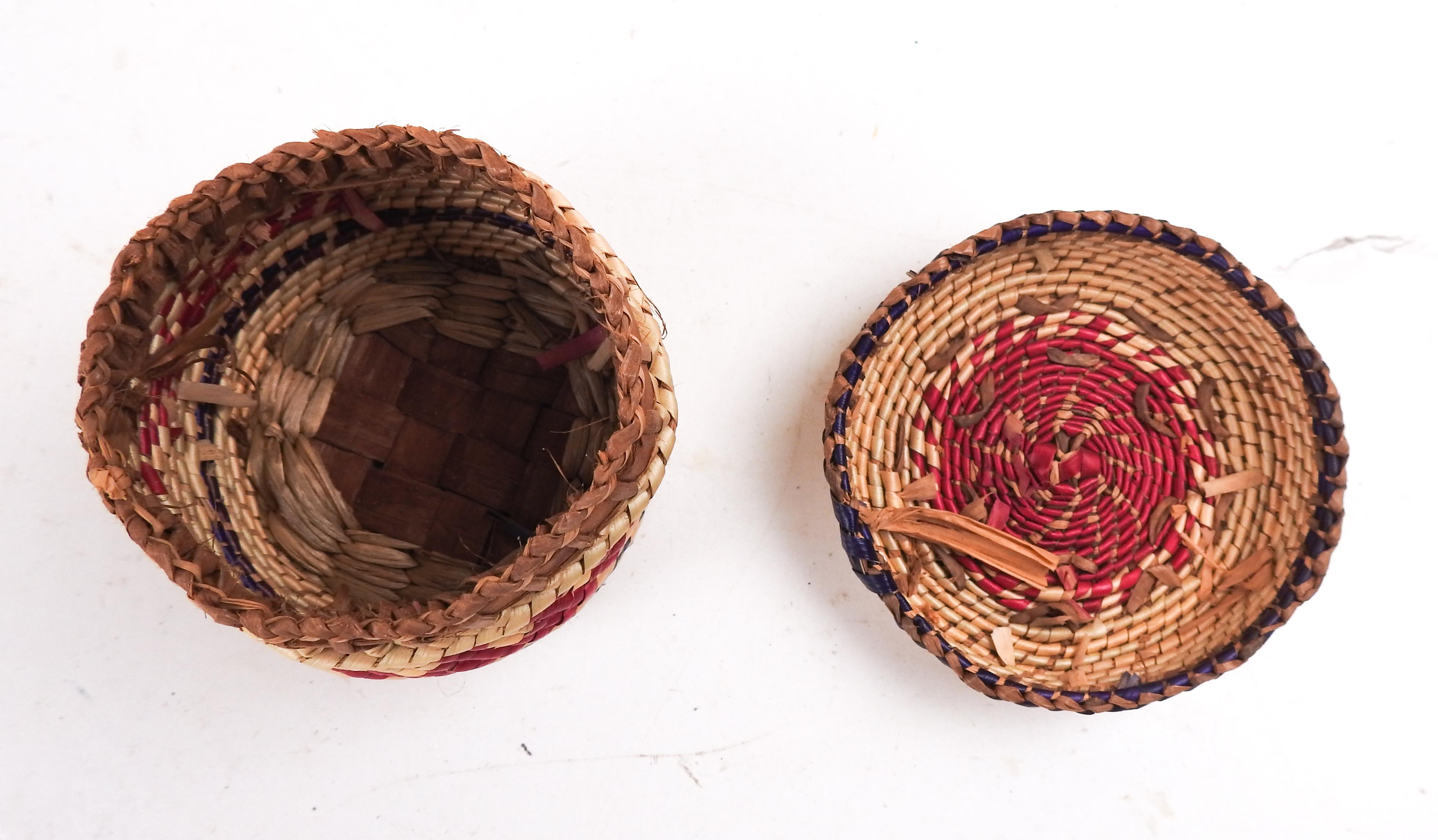 20th Century Collection of 4 Makah Lidded Baskets Duck Canoe Motif For Sale