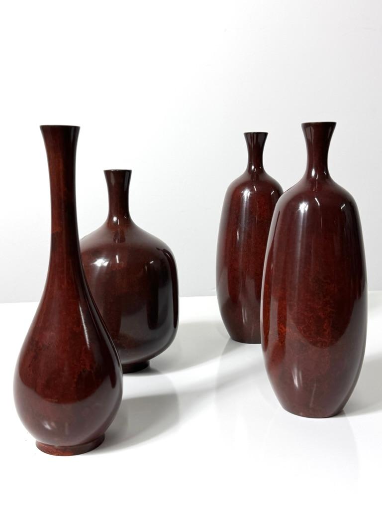 Sammlung von 4 japanischen Ikebana-Bud-Vasen aus der Mitte des 20. Jahrhunderts um 1950 (Bronziert) im Angebot