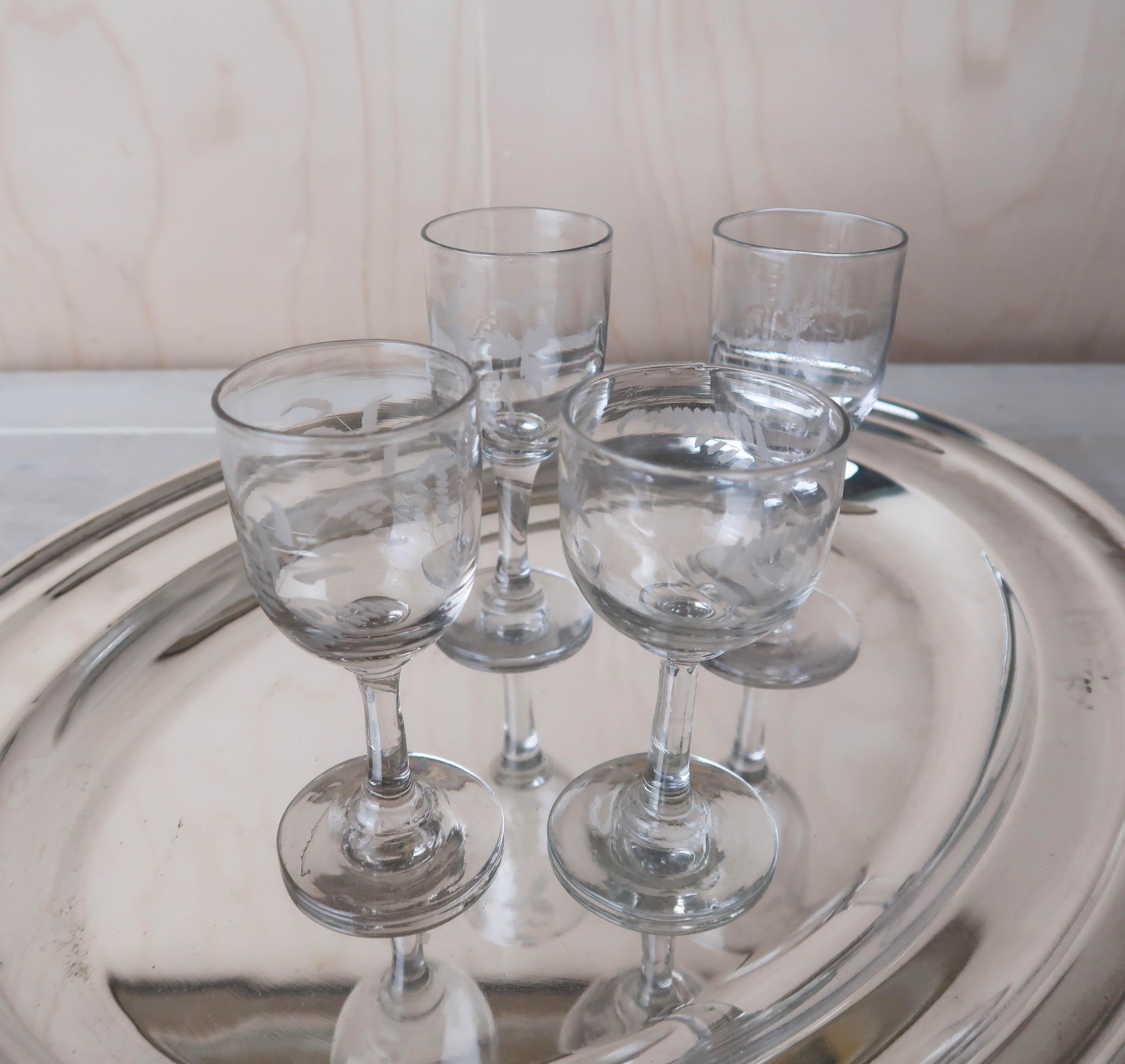 Mid-19th Century Collection of 4 small English 19th Century Etched Glasses For Sale