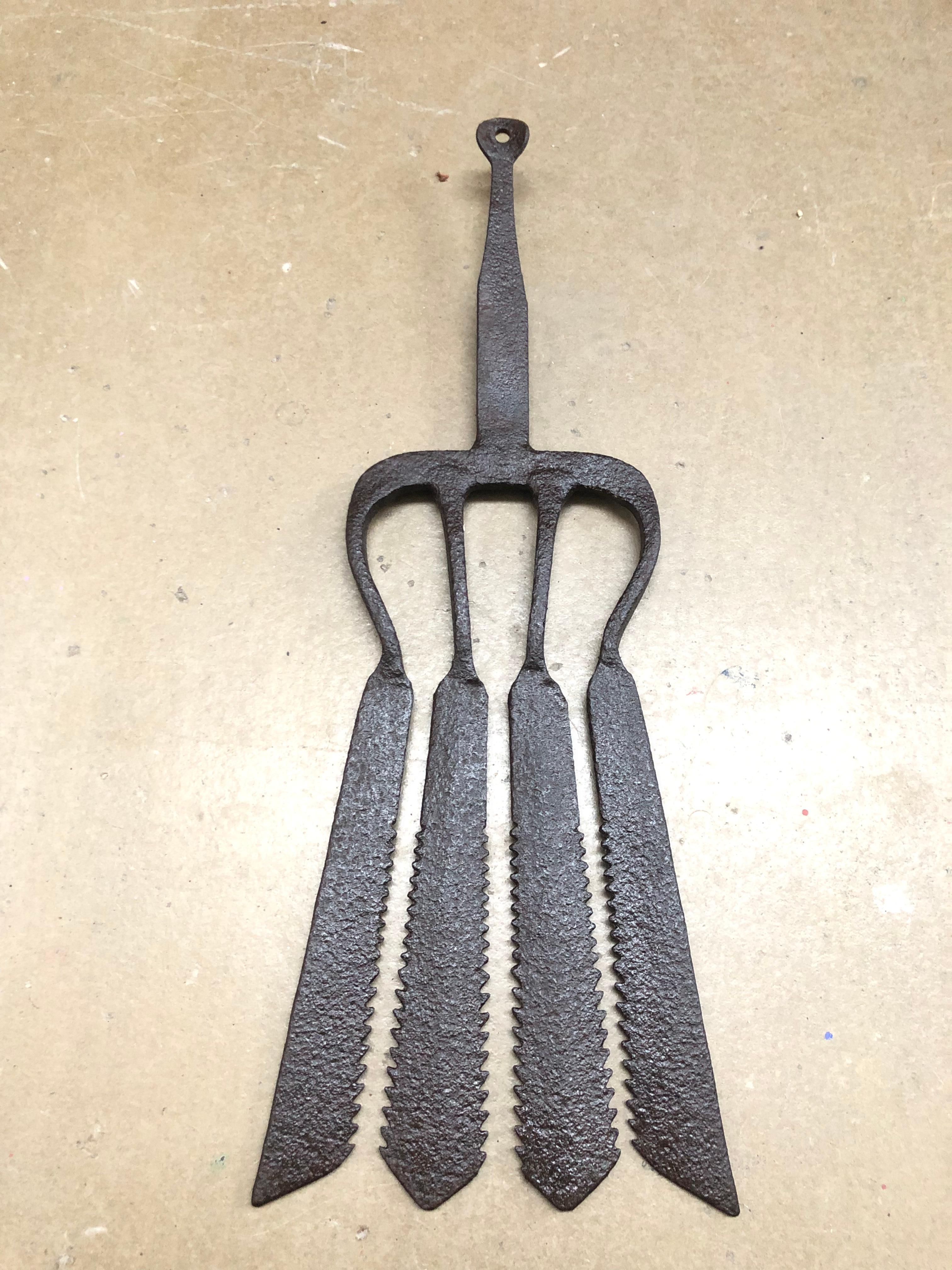 Collection of 5 Antique Wrought Iron Eel Forks In Good Condition In Søborg, DK